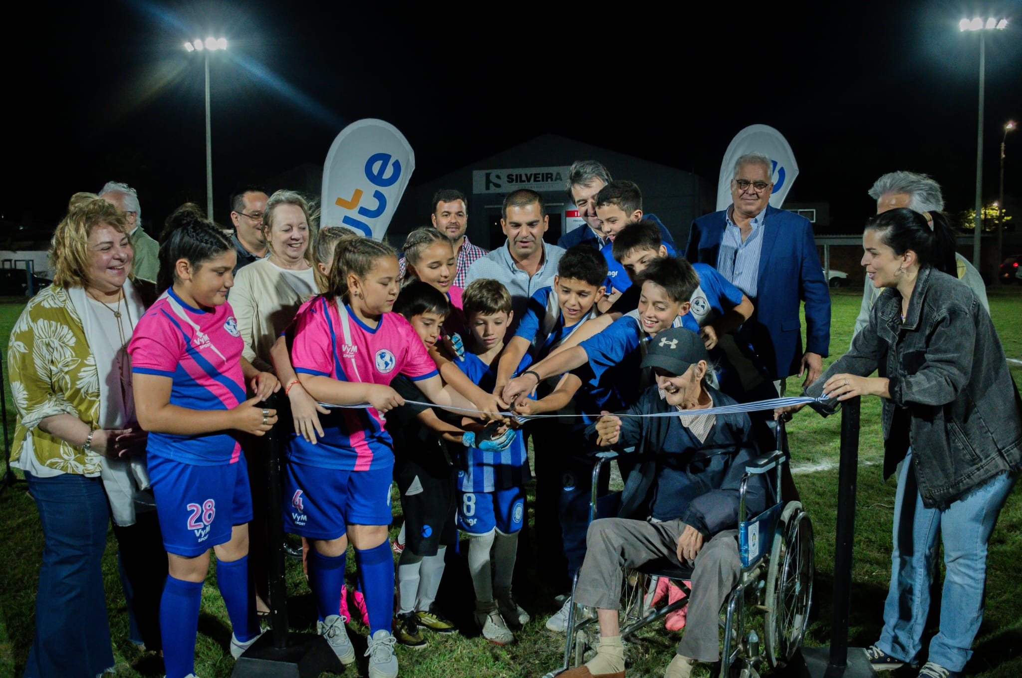 Club Continental de Melo se sumó a la iluminación eficiente de canchas deportivas