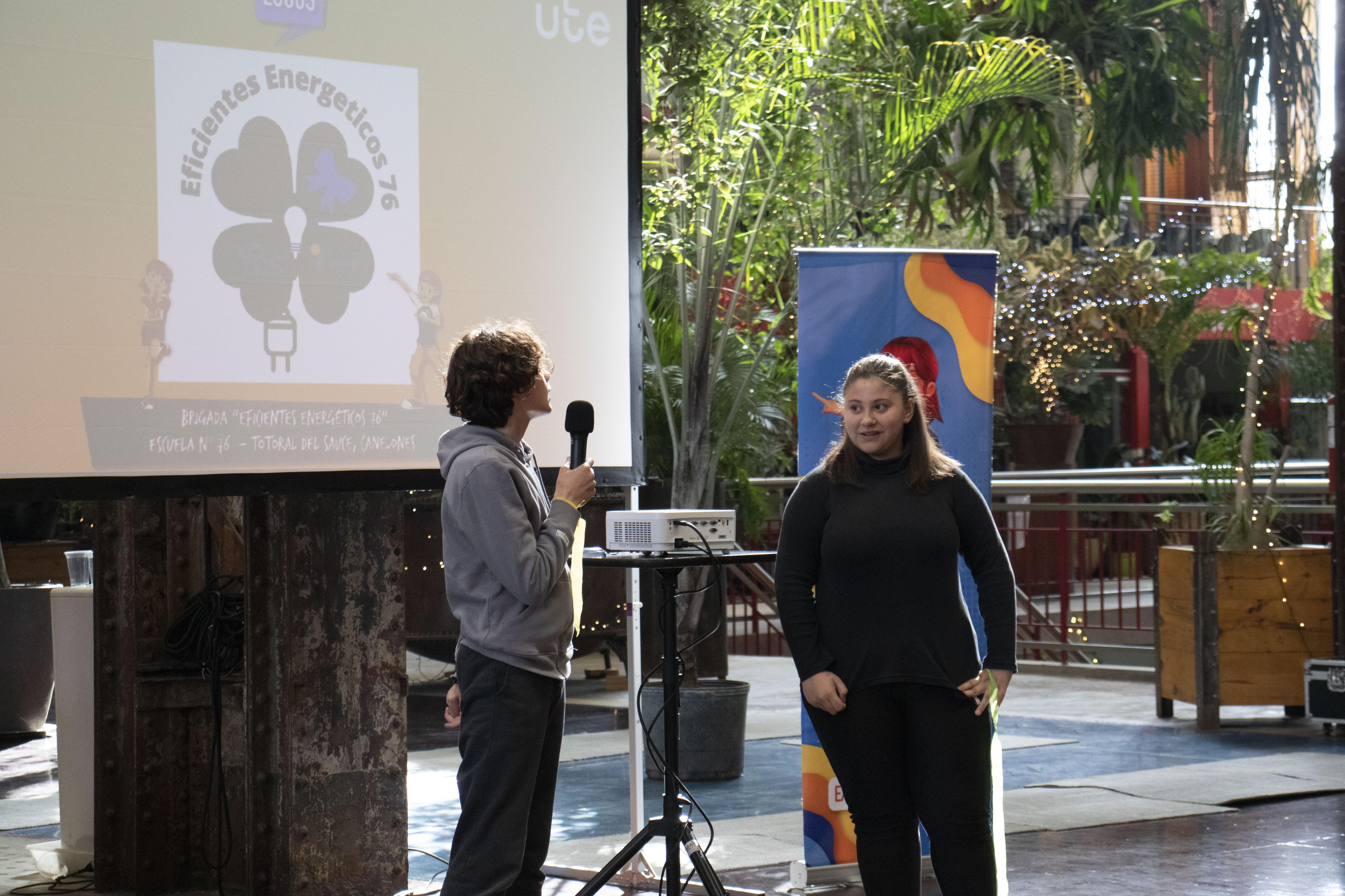 Jornada 2: Los electro niños explicando el Logo