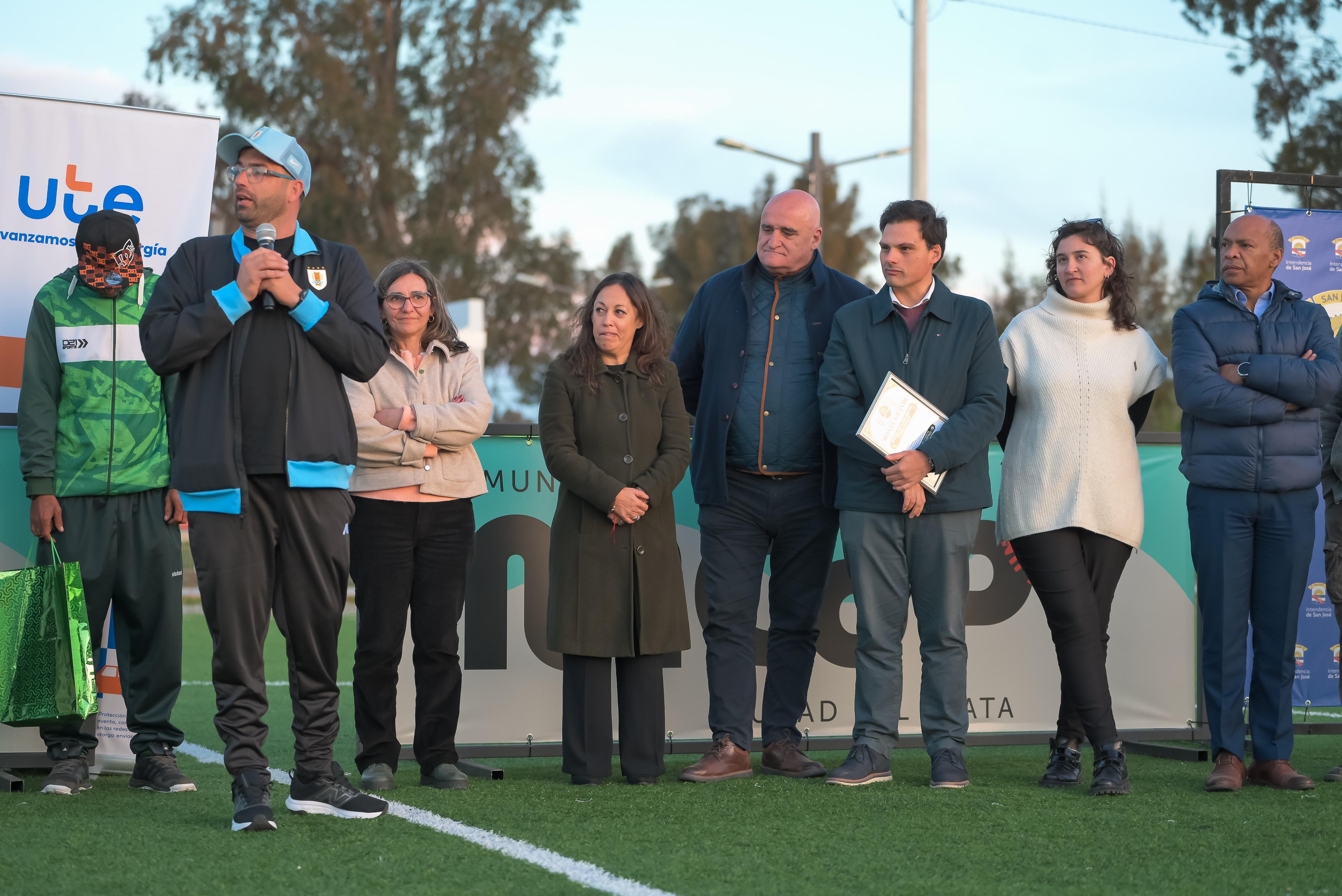 Iluminación cancha Club Monte Grande