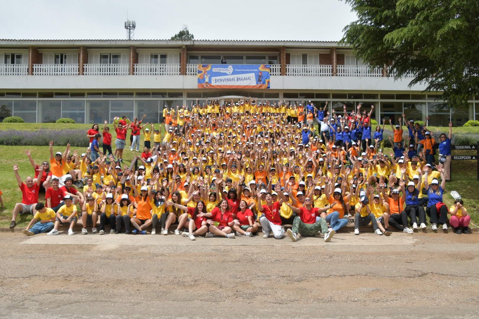 Niñas y niños, alegría, conocimiento y aprendizaje compartido: el programa Túnicas en Red de UTE realizó la novena edición de su Expo en el Parque de Minas