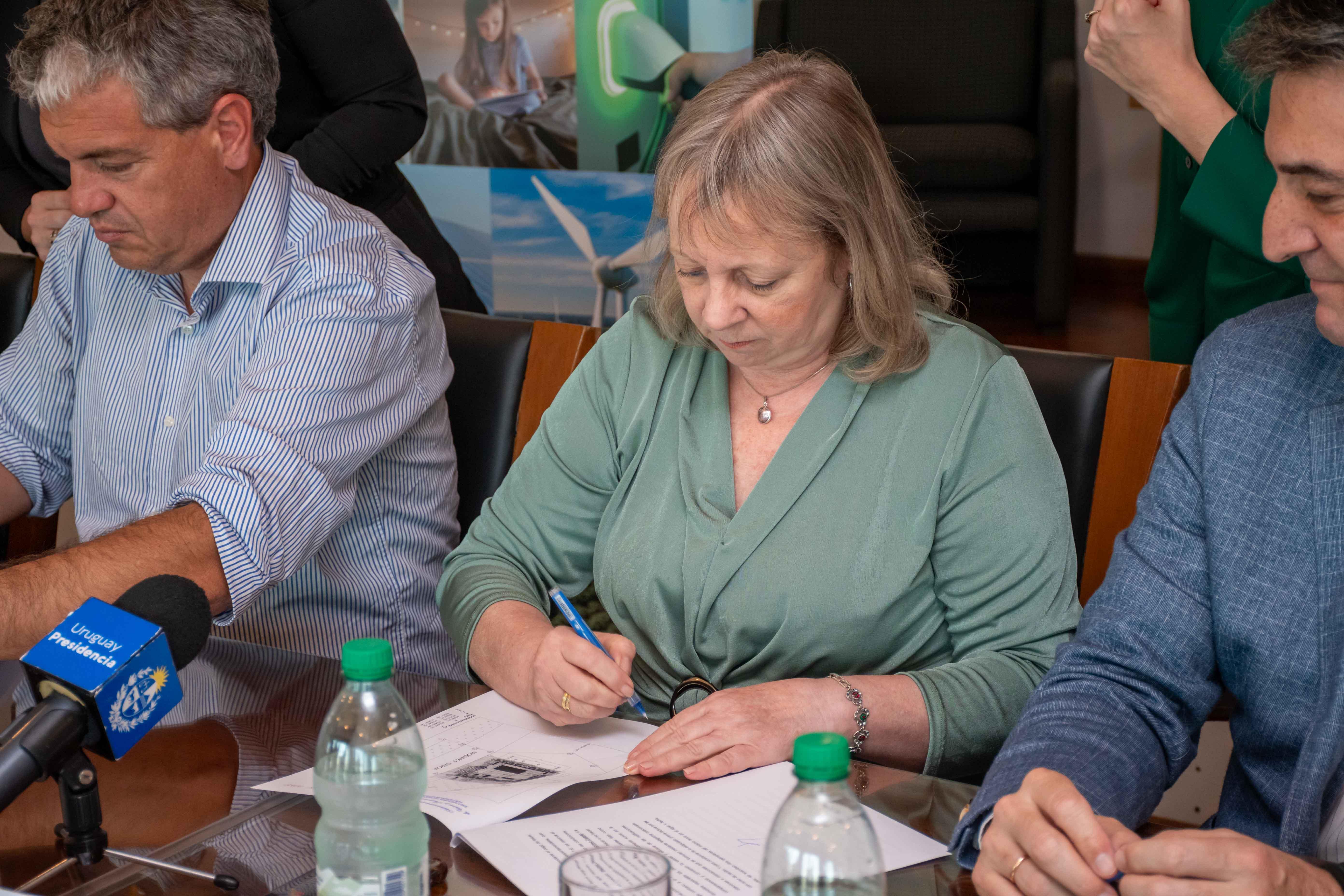 Firma de Convenio entre UTE y la Administración Nacional de Puertos sobre obras en el Puerto de Colonia