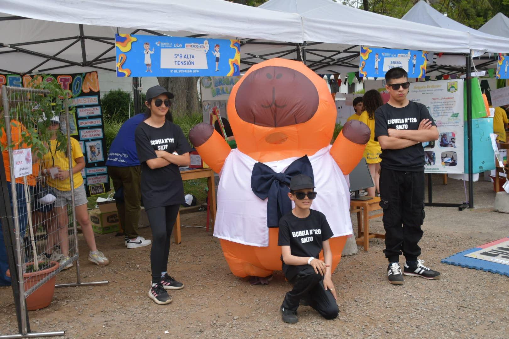 Niñas y niños, alegría, conocimiento y aprendizaje compartido: el programa Túnicas en Red de UTE realizó la novena edición de su Expo en el Parque de Minas