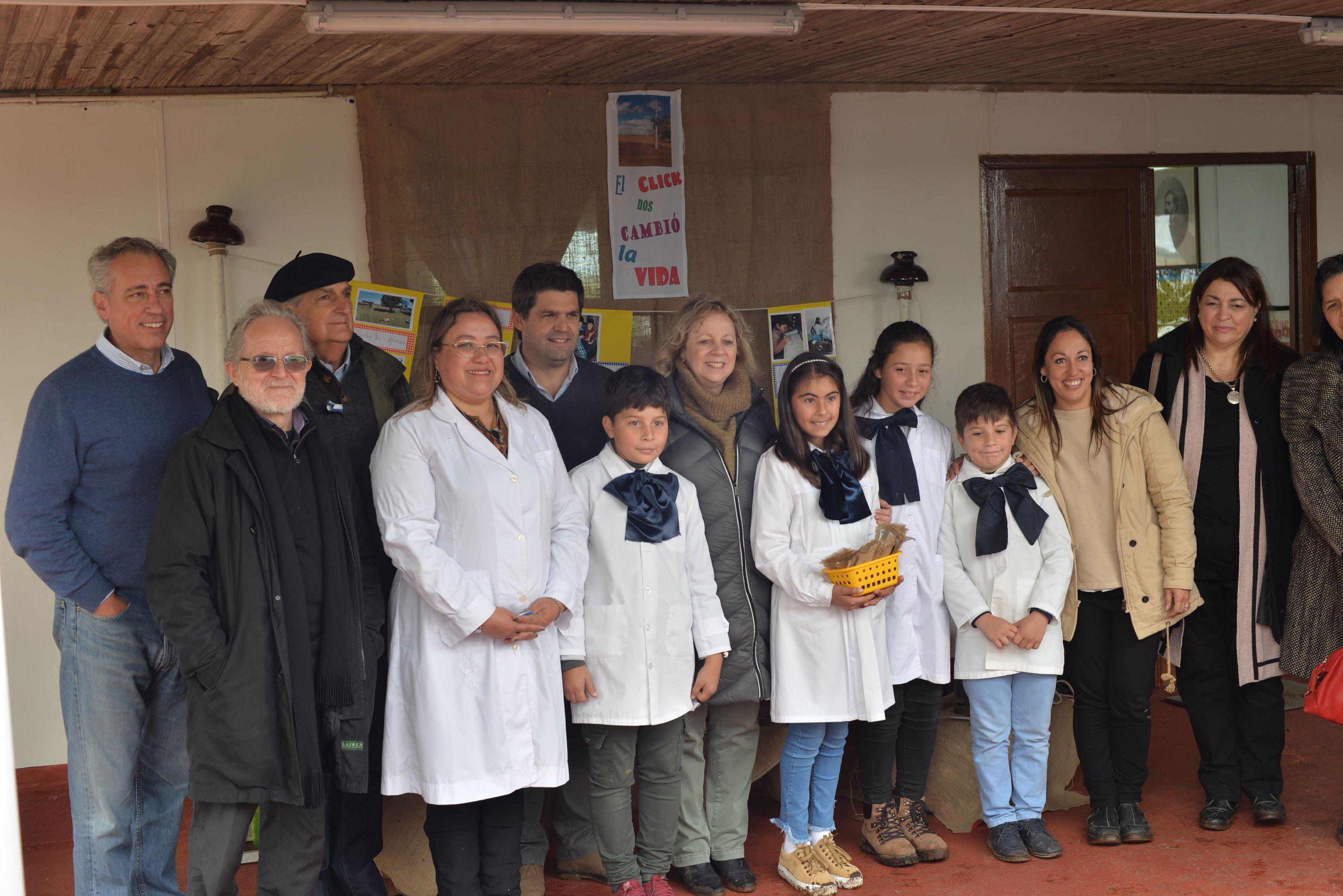 Directorio en pleno, autoridades, maestras, alumnas y alumnos.