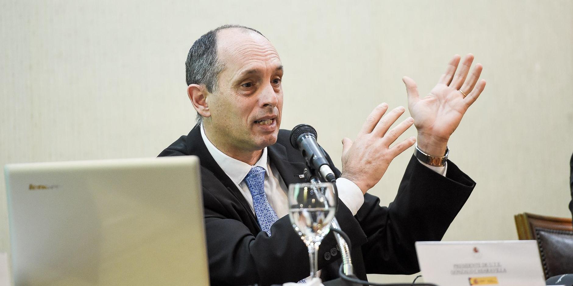 Casaravilla expuso ante representantes de empresas de la región