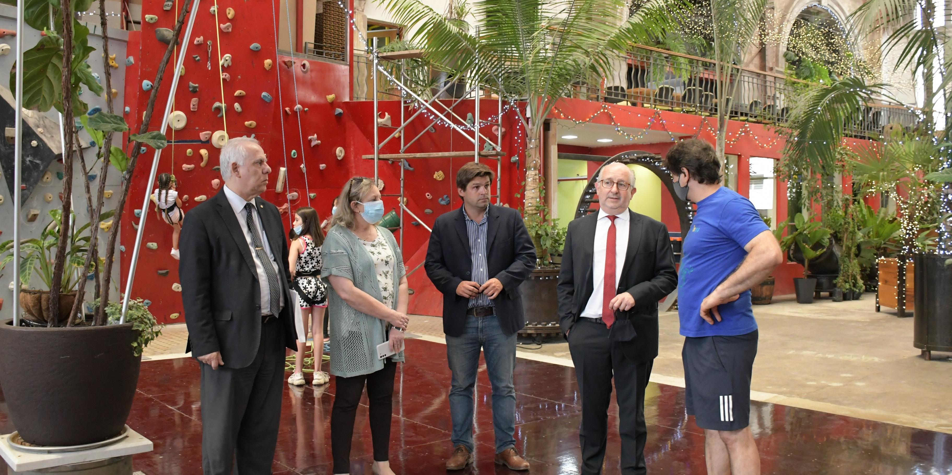 Visita del Ministro de Educación a la Central Calcagno