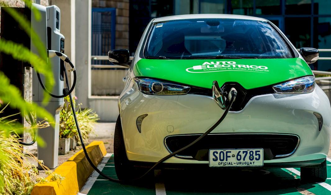 Vehículo eléctrico de la flota de UTE