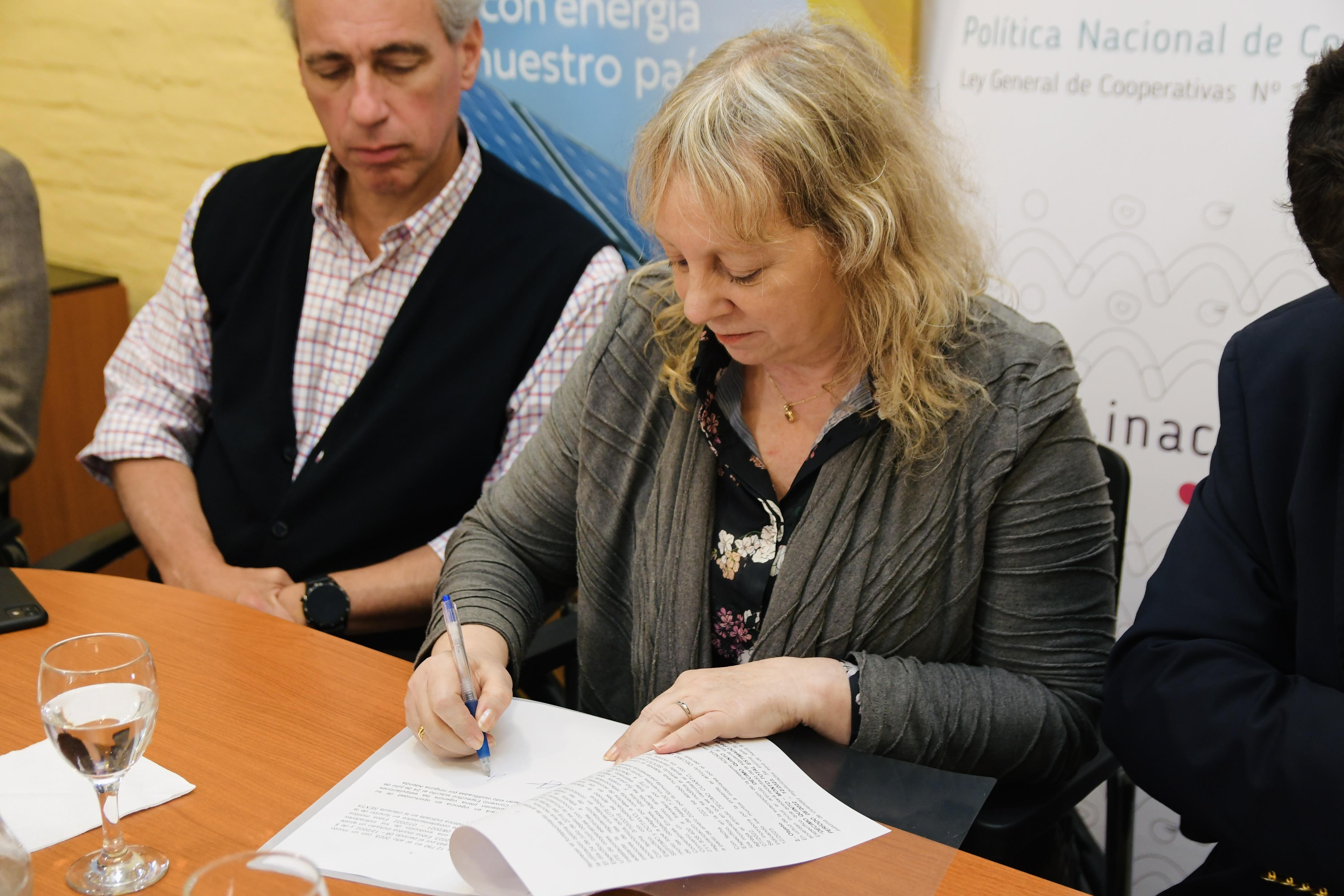 Presidenta y vicepresidente de UTE, Silvia Emaldi y Julio L. Sanguinetti respectivamente