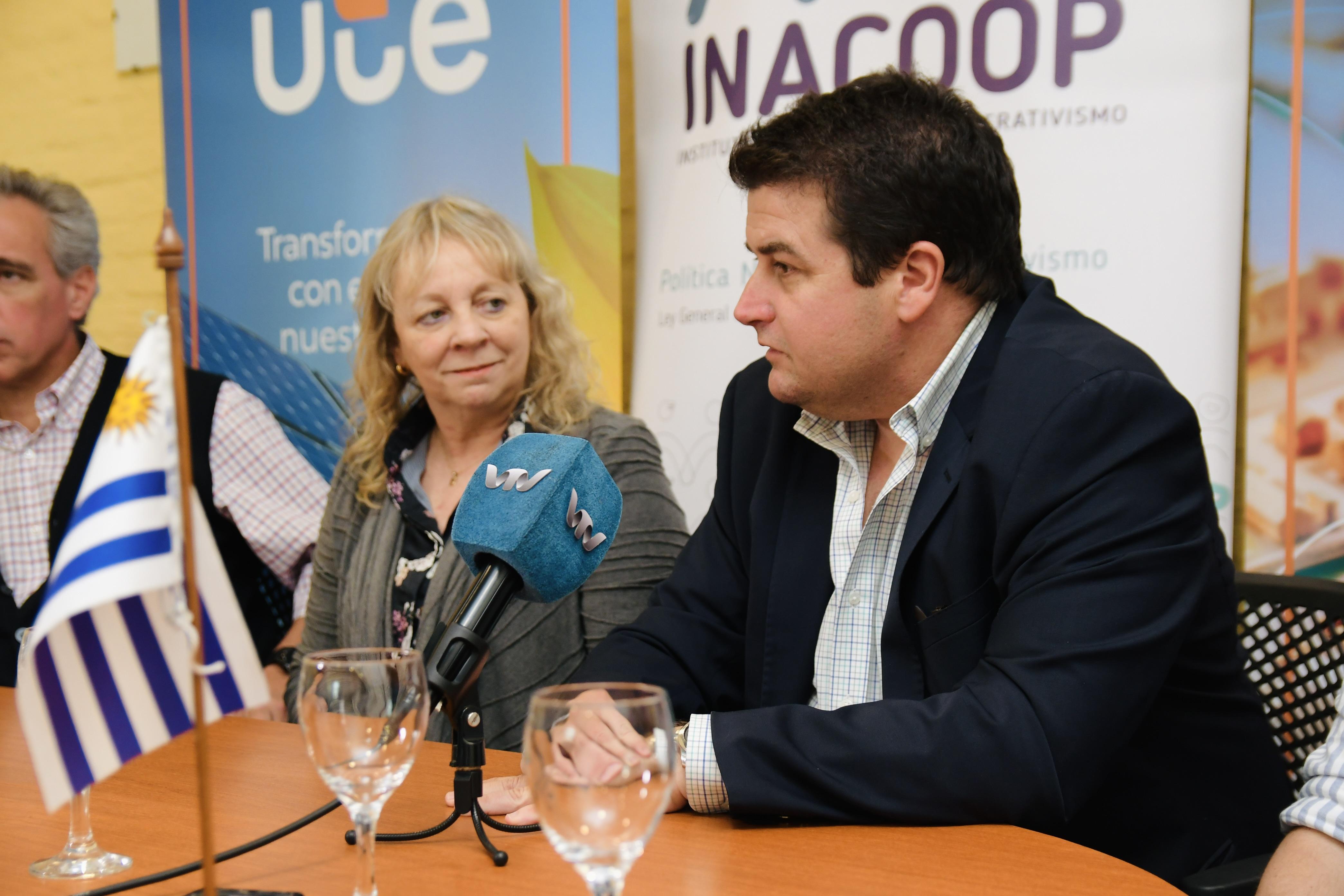 Presidenta de UTE Silvia Emaldi junto a Martín Fernández presidente de INACOOP