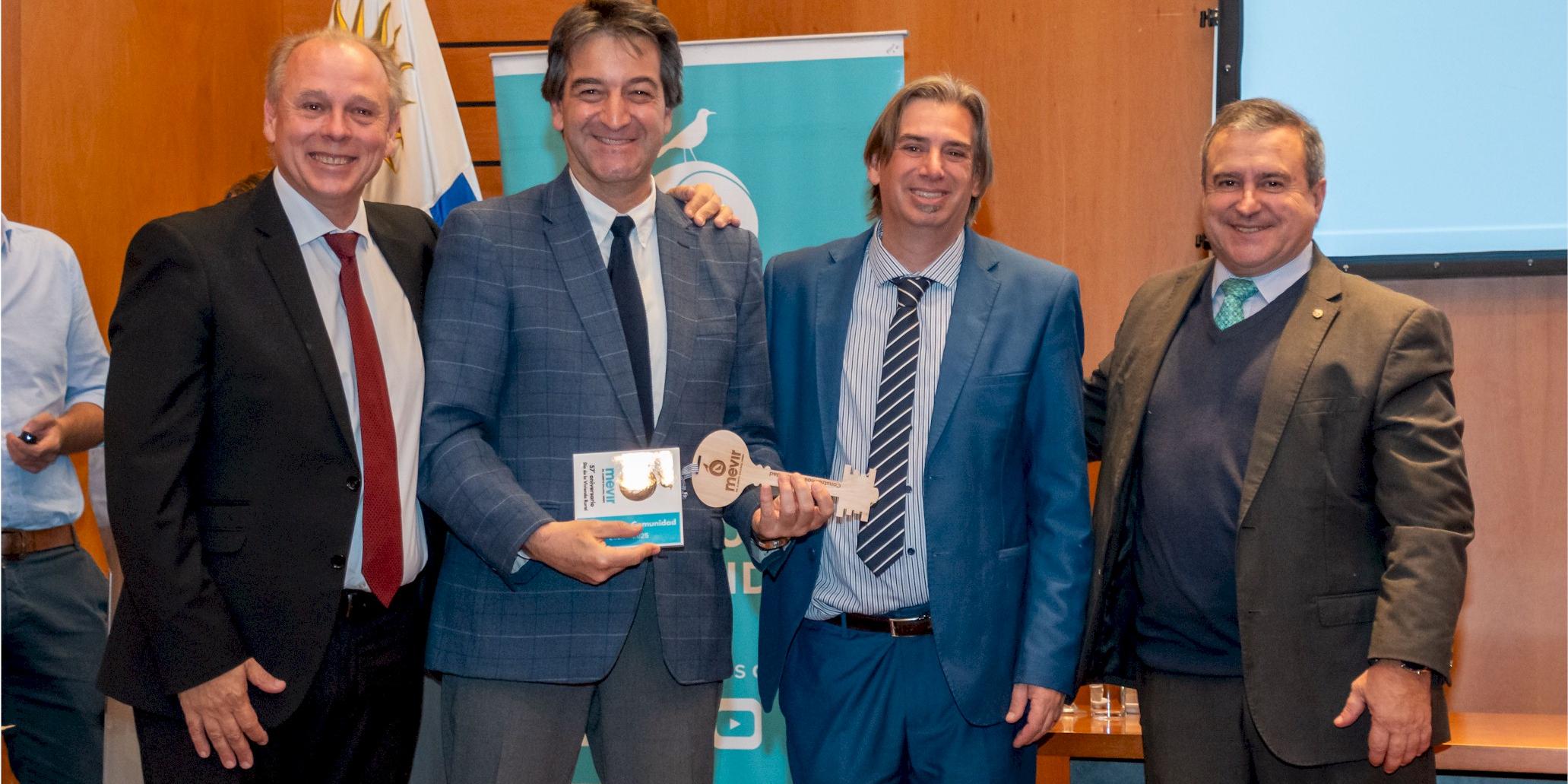 UTE recibió reconocimiento de Mevir por su invalorable aporte a la institución