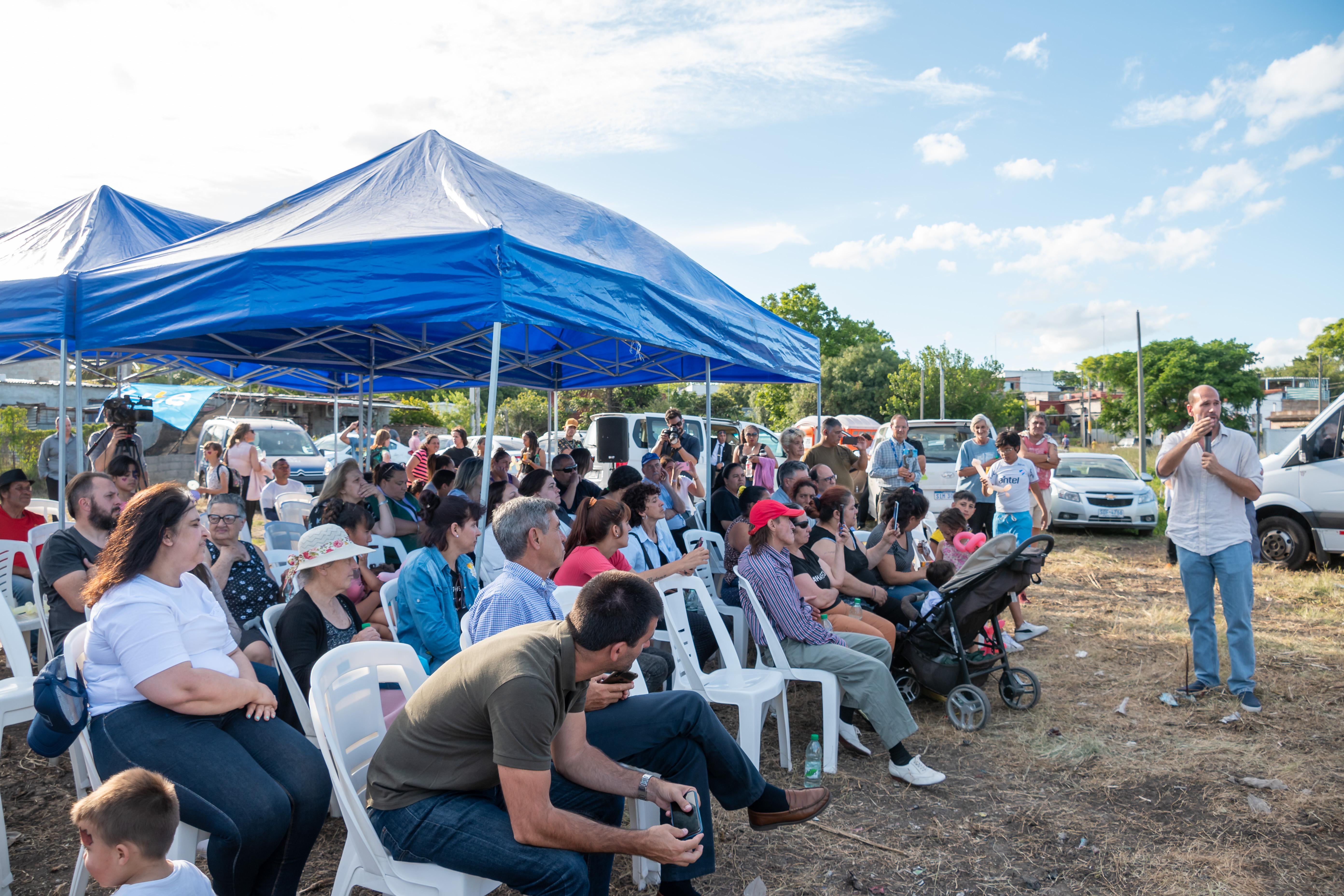 Inauguración de las obras de regularización del servicio eléctrico para 100 familias del Pasaje Suitex de Montevideo.