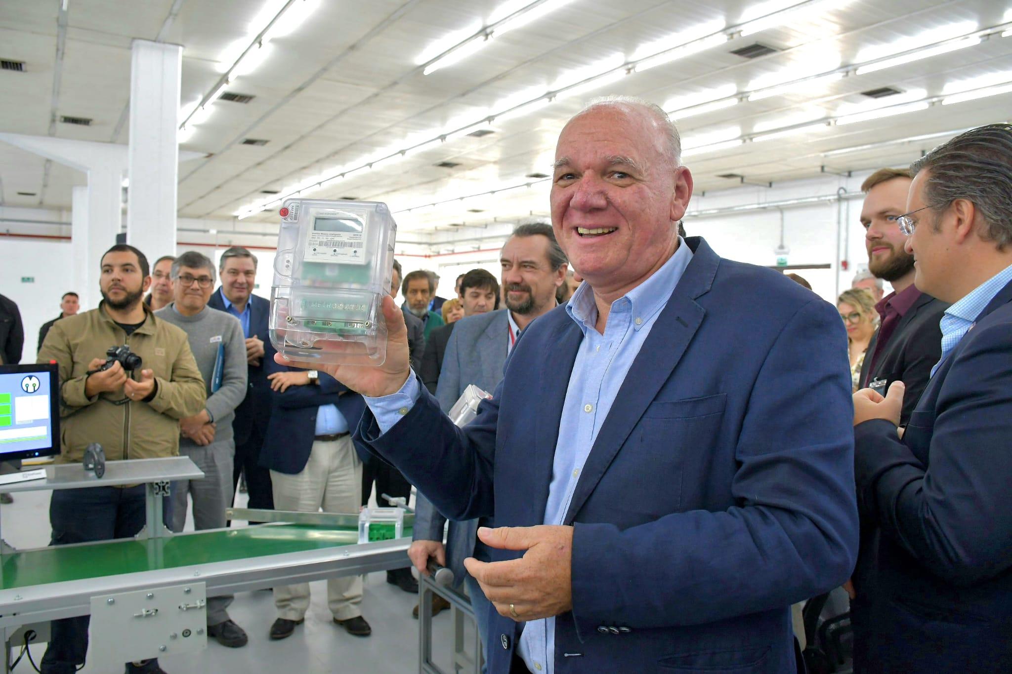 UTE presente en inauguración de fábrica de medidores inteligentes en Paysandú