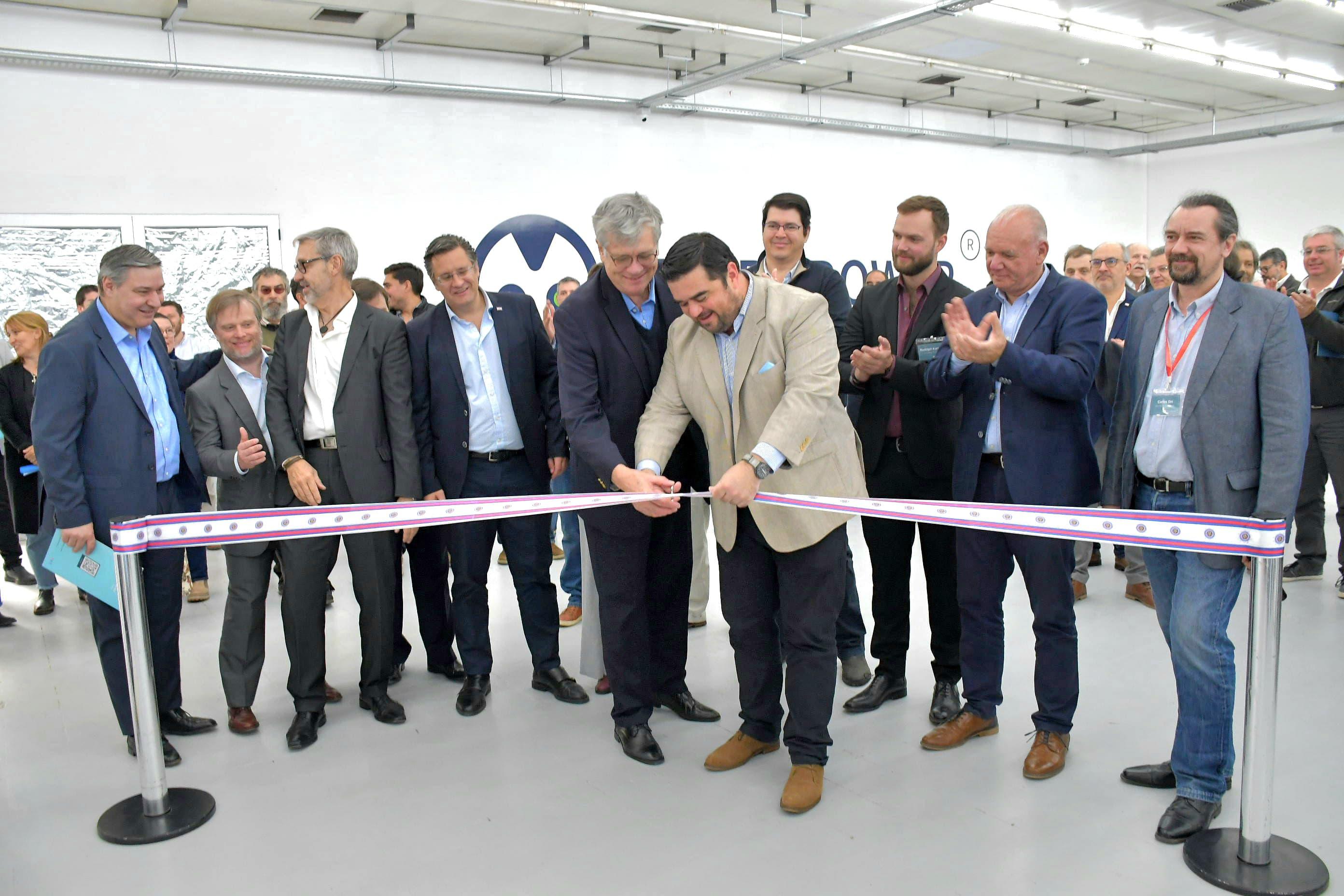 UTE presente en inauguración de fábrica de medidores inteligentes en Paysandú