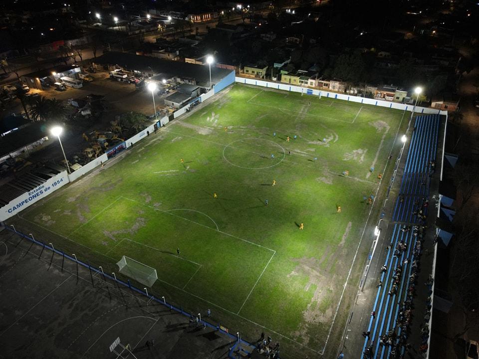 En el marco del convenio “Ilumina el Deporte”, UTE inauguró una nueva red lumínica en una cancha de fútbol. En esta oportunidad fue el turno del Estadio de Fútbol 11 "Campeones de 1954 " de la ciudad de Rocha.