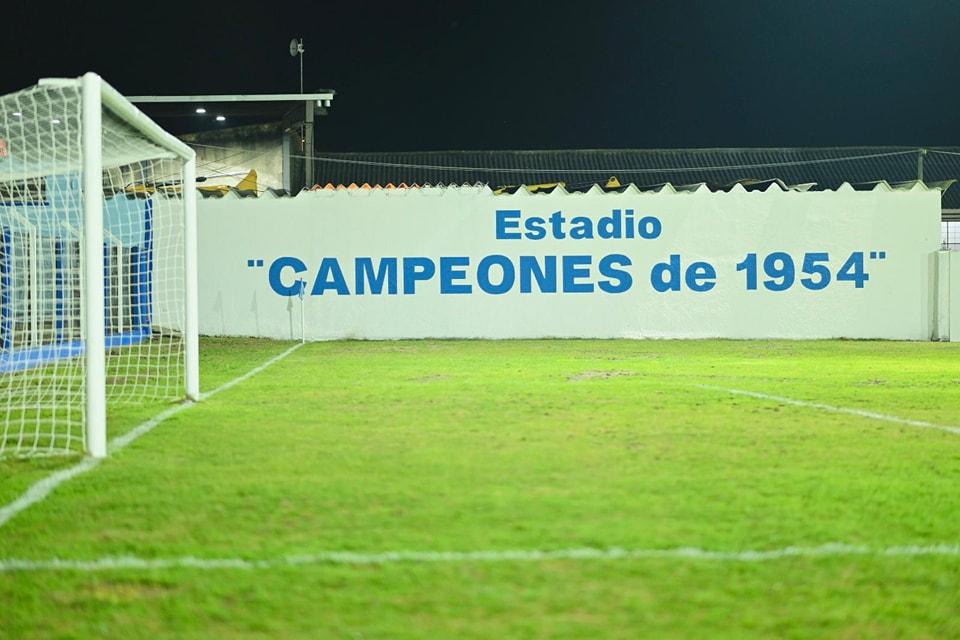 En el marco del convenio “Ilumina el Deporte”, UTE inauguró una nueva red lumínica en una cancha de fútbol. En esta oportunidad fue el turno del Estadio de Fútbol 11 "Campeones de 1954 " de la ciudad de Rocha.