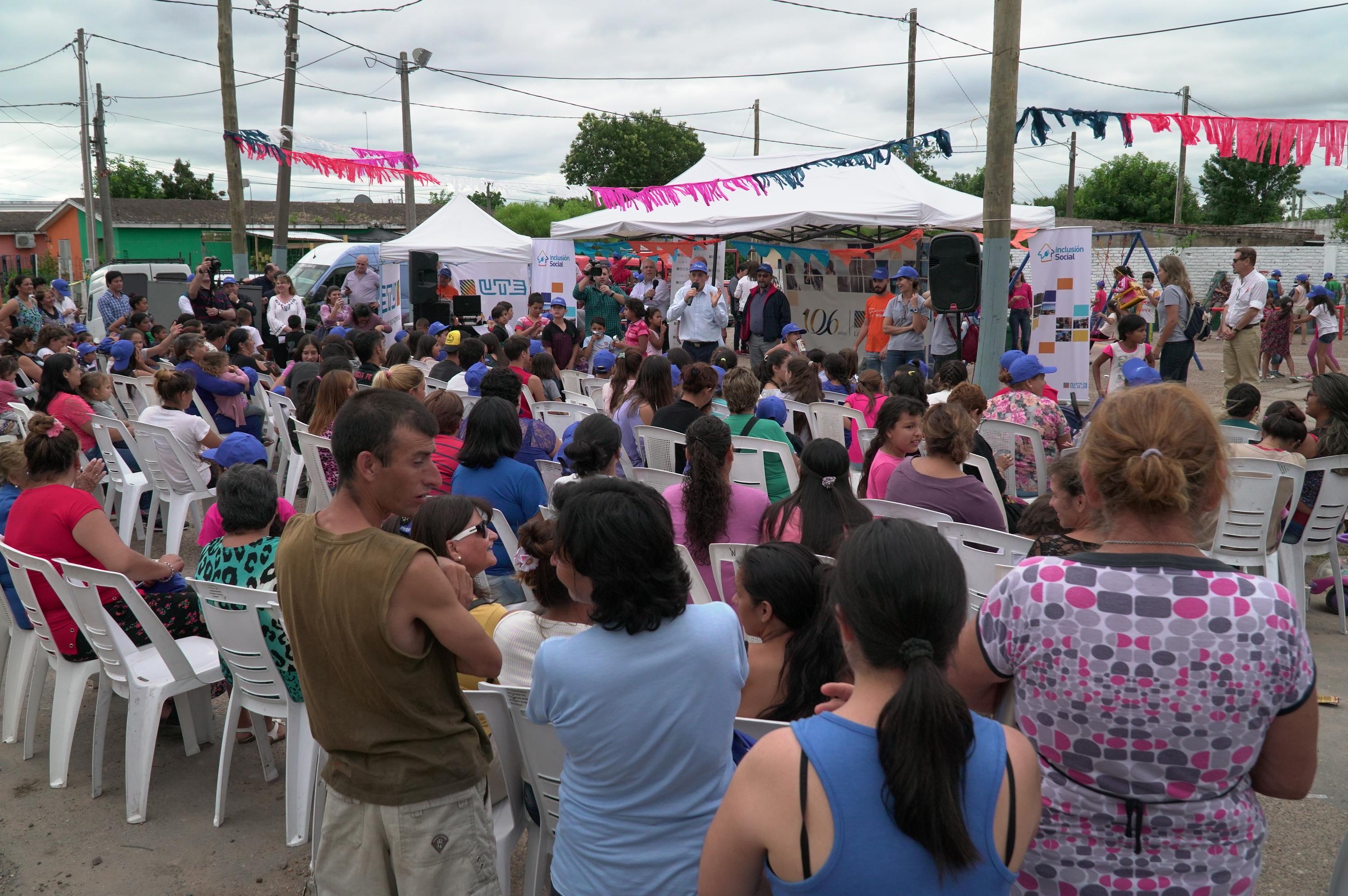 Acto de inauguración de servicios eléctricos en barrio Norte de Paysandú