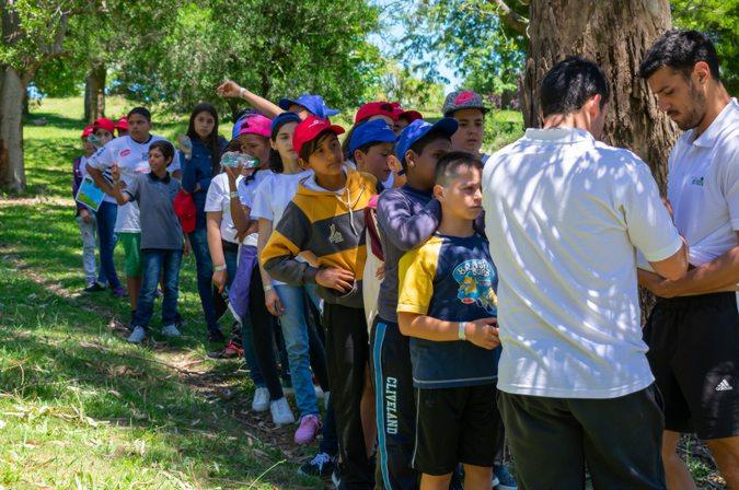 Los niños recorren las instalaciones del Parque de vacaciones