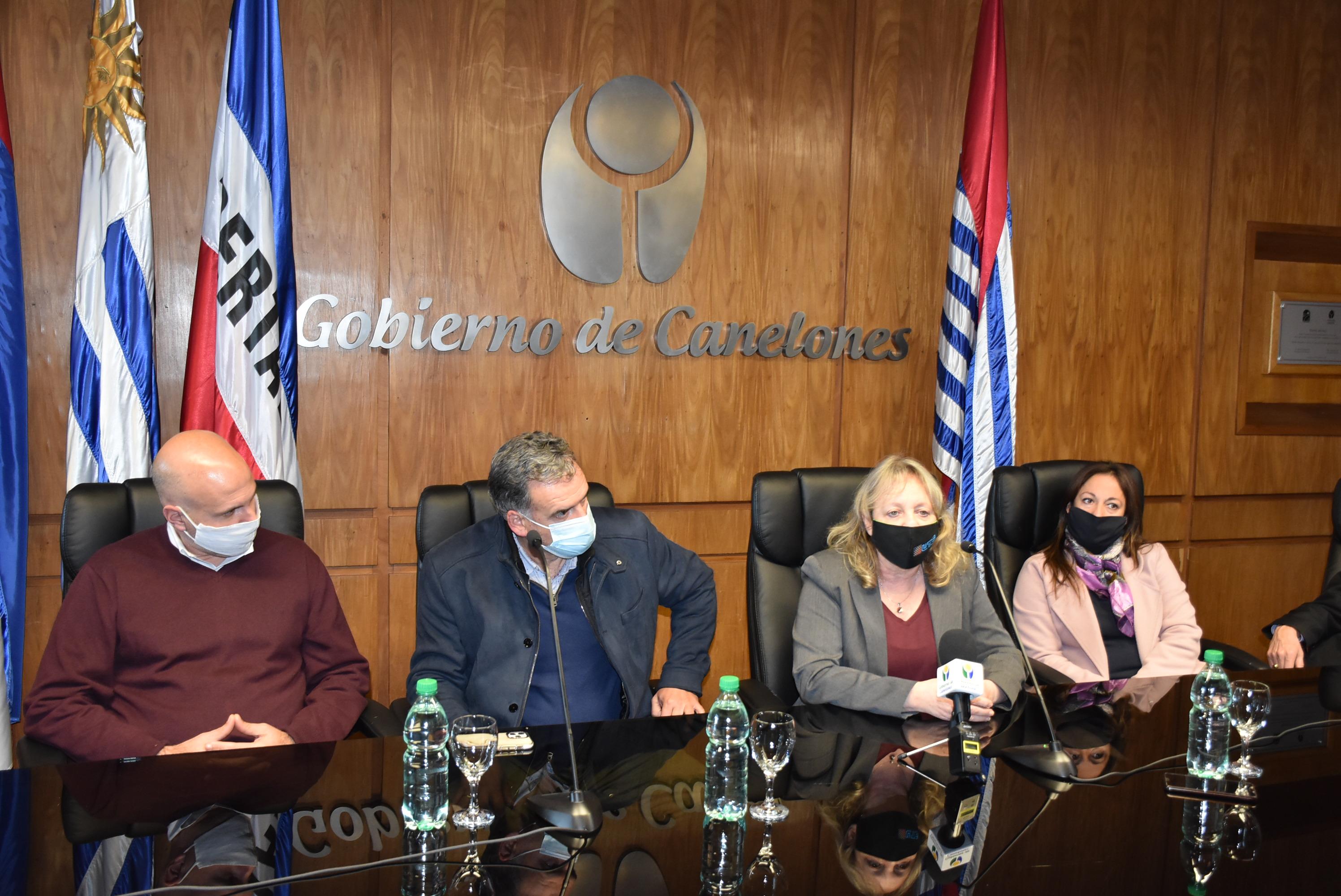 El acto se llevó a cabo en la Intendencia de Canelones