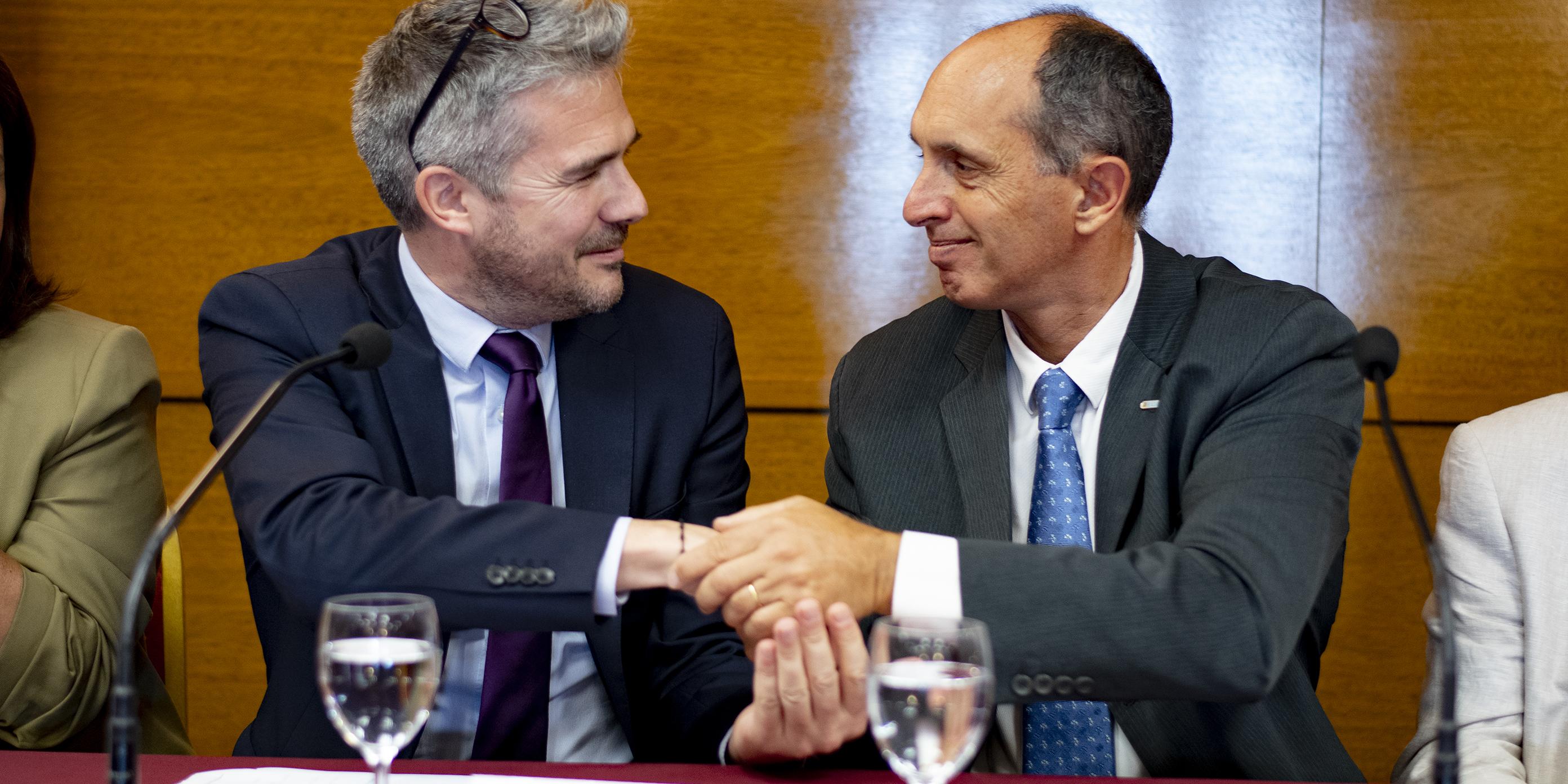Director general de RTEi Nicolas Bréham y presidente de UTE Gonzalo Casaravilla