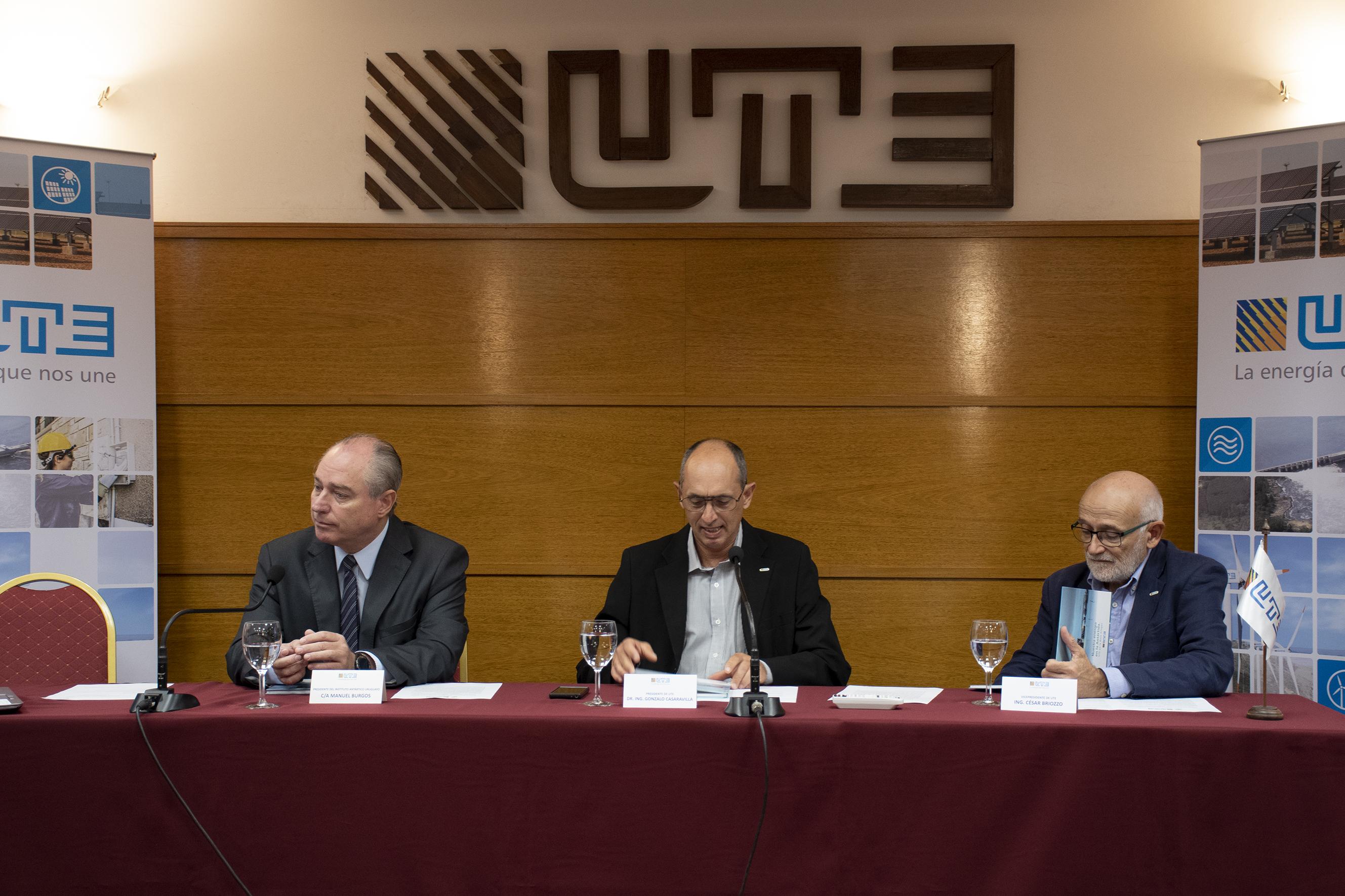 C/A Manuel Burgues, Dr. Ing. Gonzalo Casaravilla e Ing. César Briozzo.