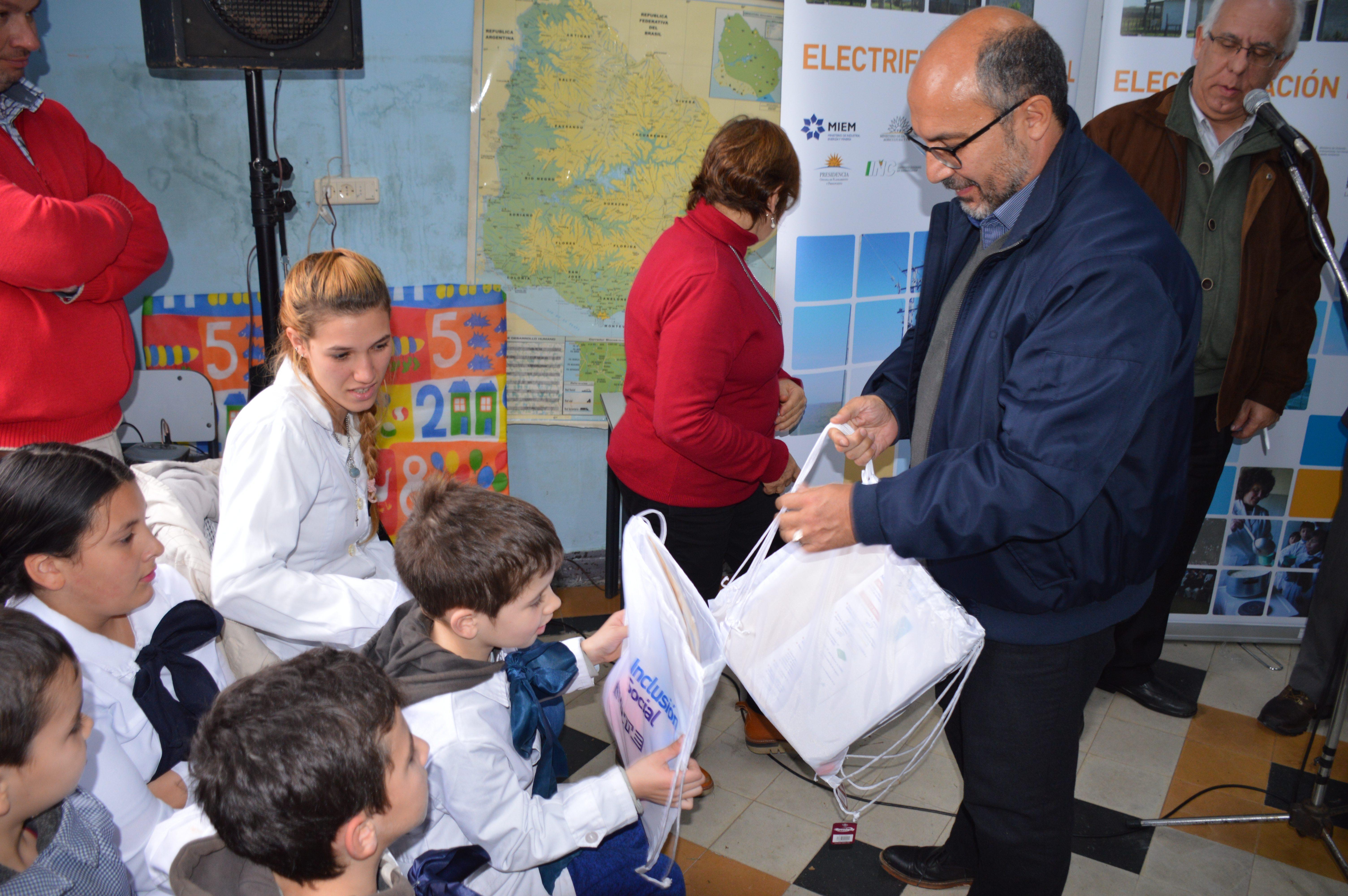 Director Walter Sosa con los alumnos