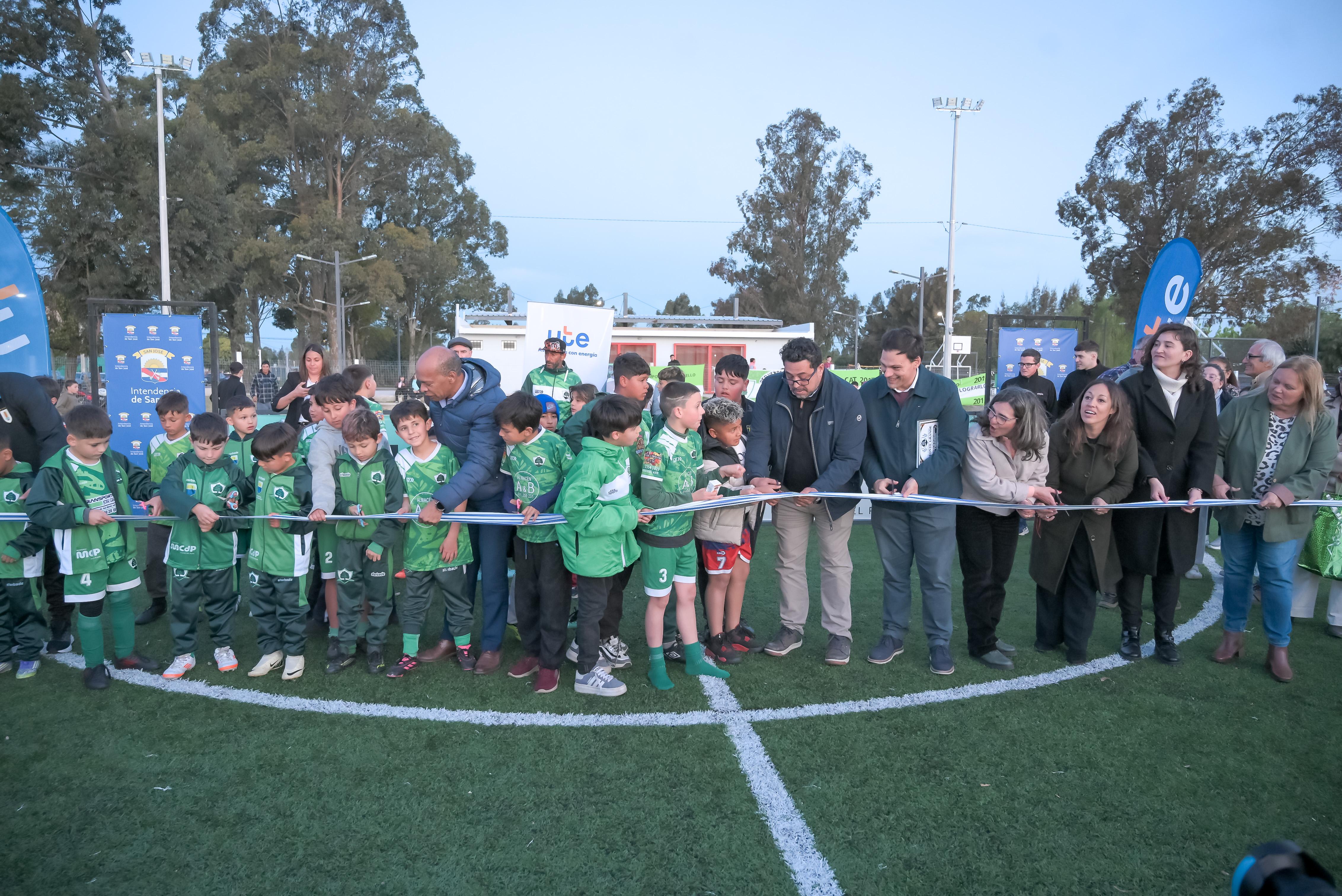 Iluminación cancha Club Monte Grande