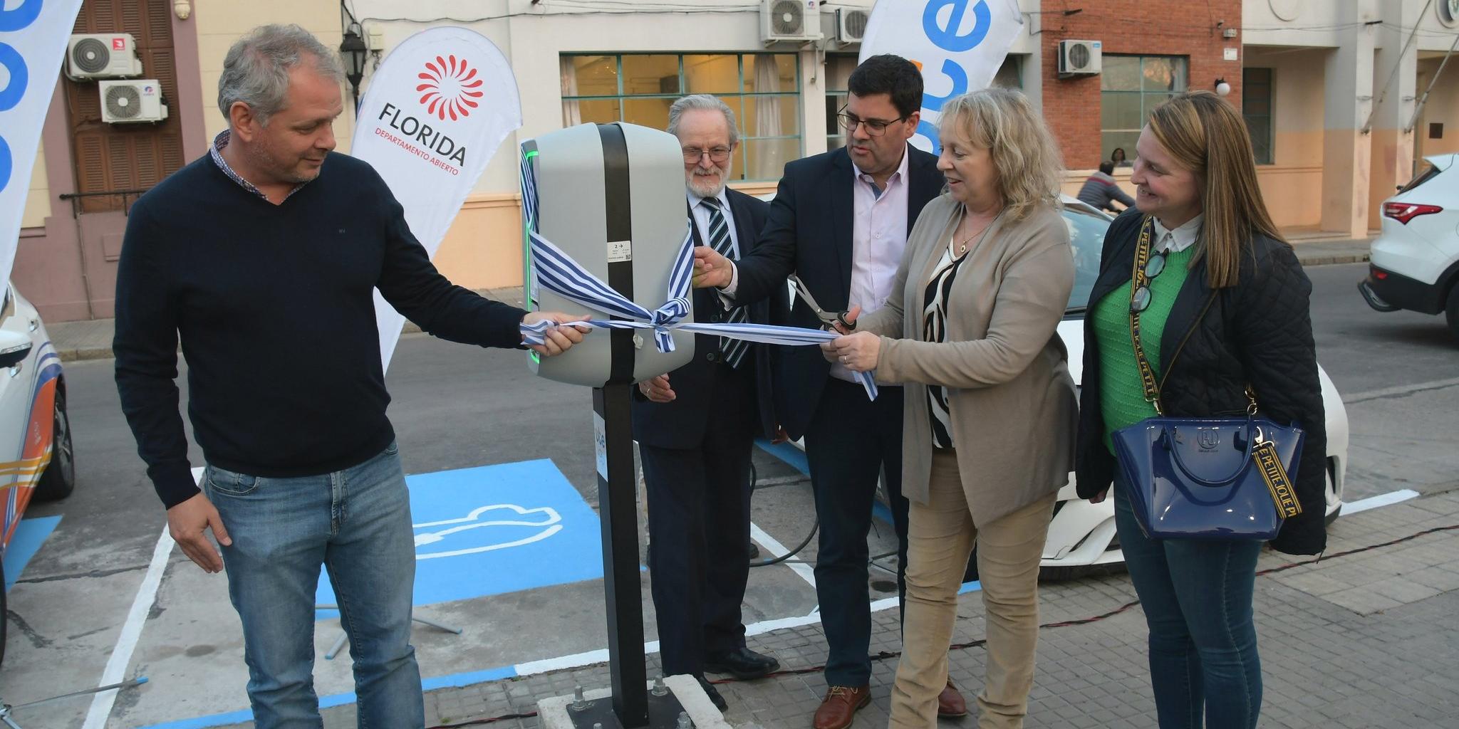 Inauguración de Puesto de Carga para vehículos eléctricos en Florida