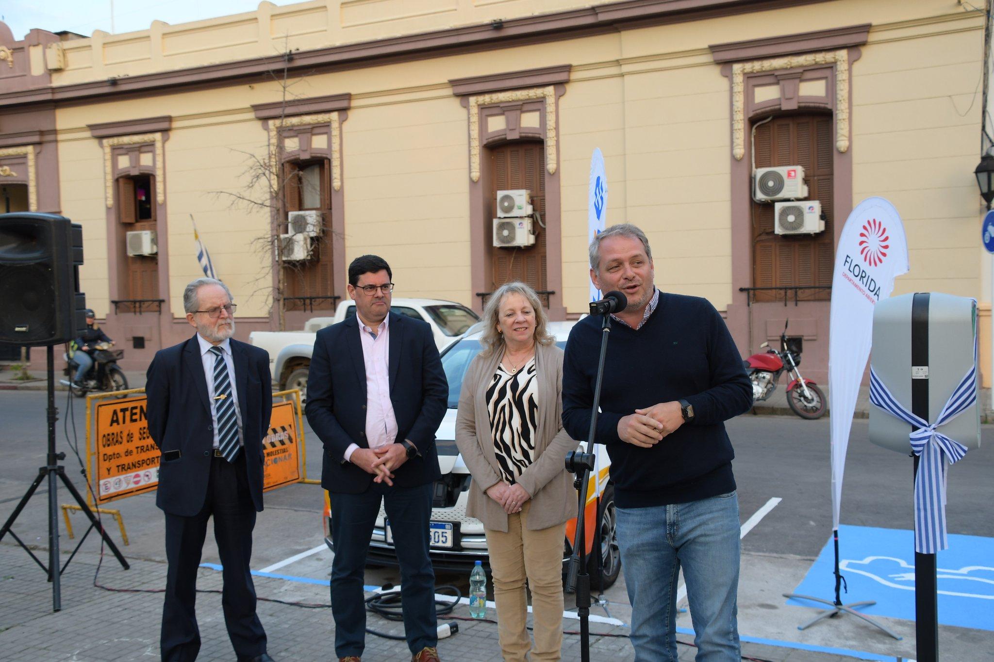 Inauguración de Puesto de Carga para vehículos eléctricos en Florida