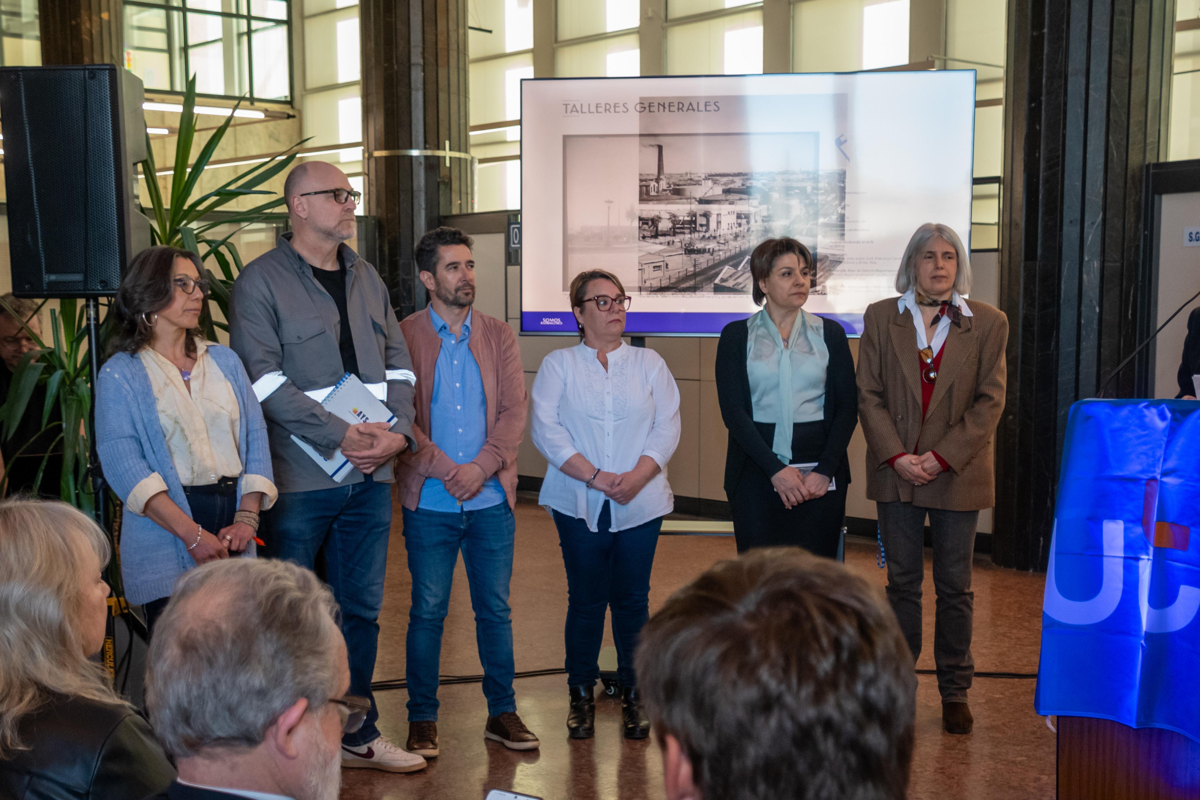 La nueva versión de la Fotogalería ubicada al frente del Palacio de la Luz, ilustra el complejo arquitectónico, industrial y administrativo de la empresa.