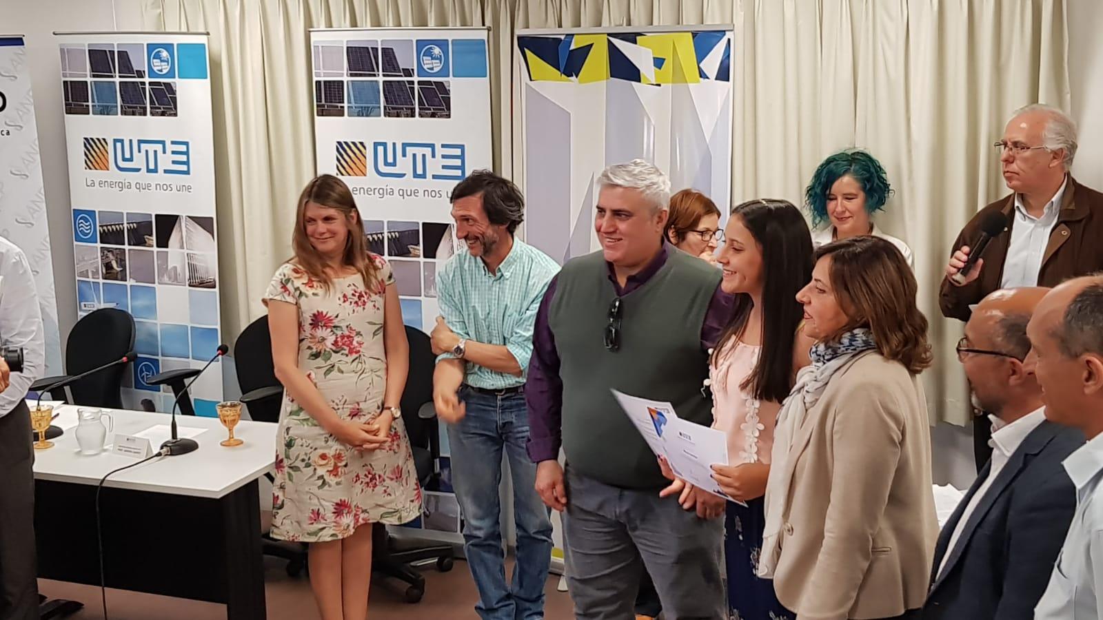 Alumnos reciben su diploma