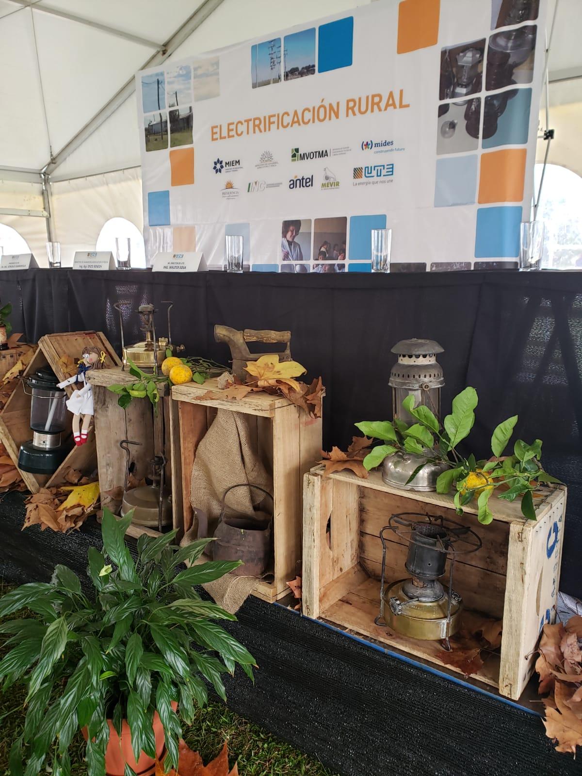 Exposición de los alumnos de la escuela de Punta de Tacuarí