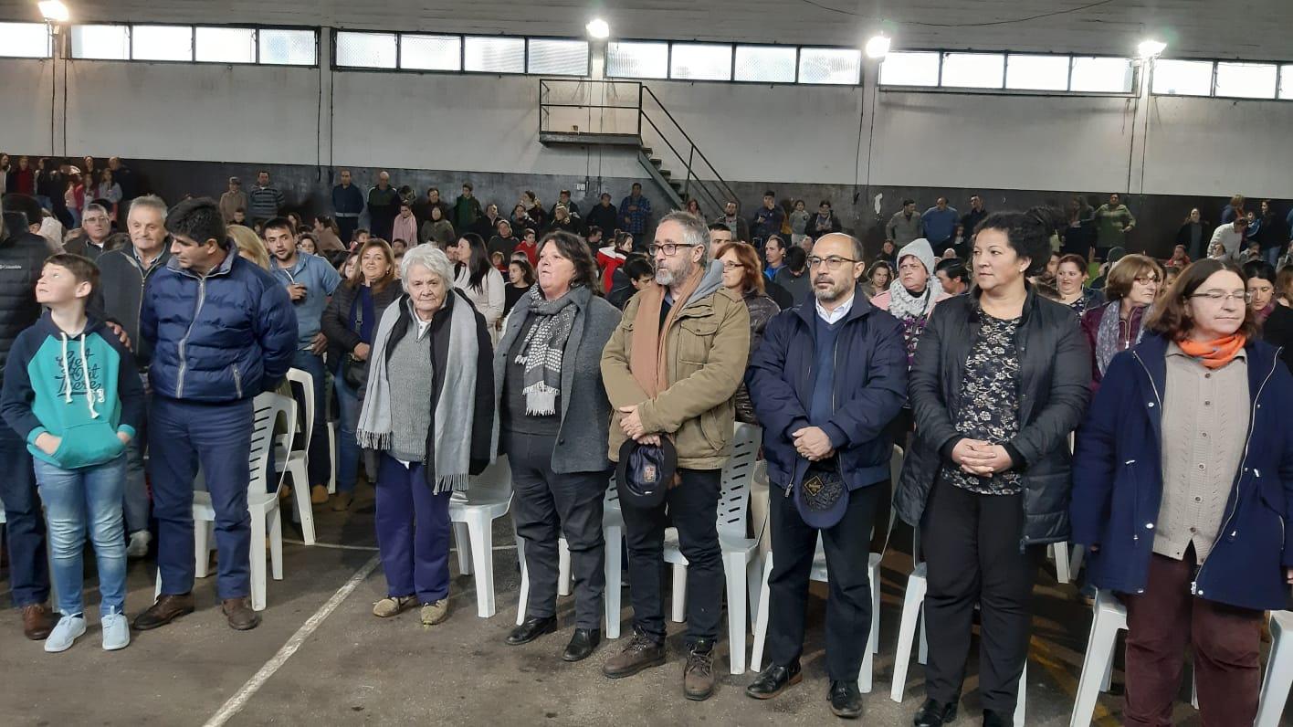 Acto de inauguración de viviendas en Solís de Mataojo