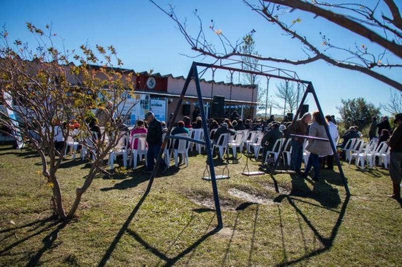 Vecinos y autoridades se congregaron en la escuela