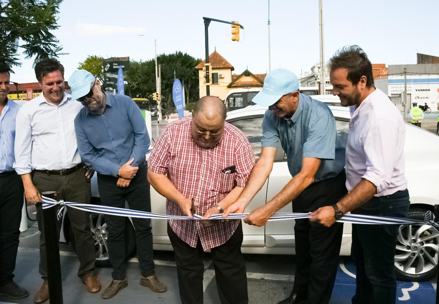 Autoridades del MIEM, IM y UTE inauguran Centro de Carga de vehículos eléctricos en Intercambiador Belloni