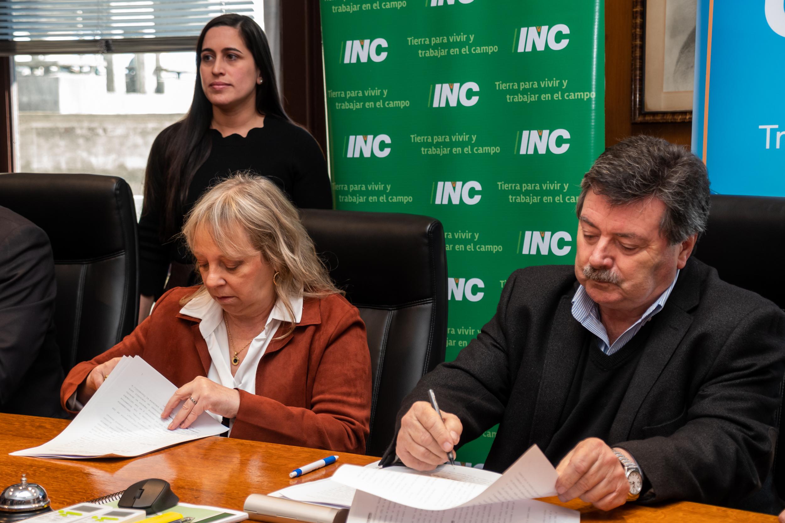 Firma de Convenio entre UTE e INC