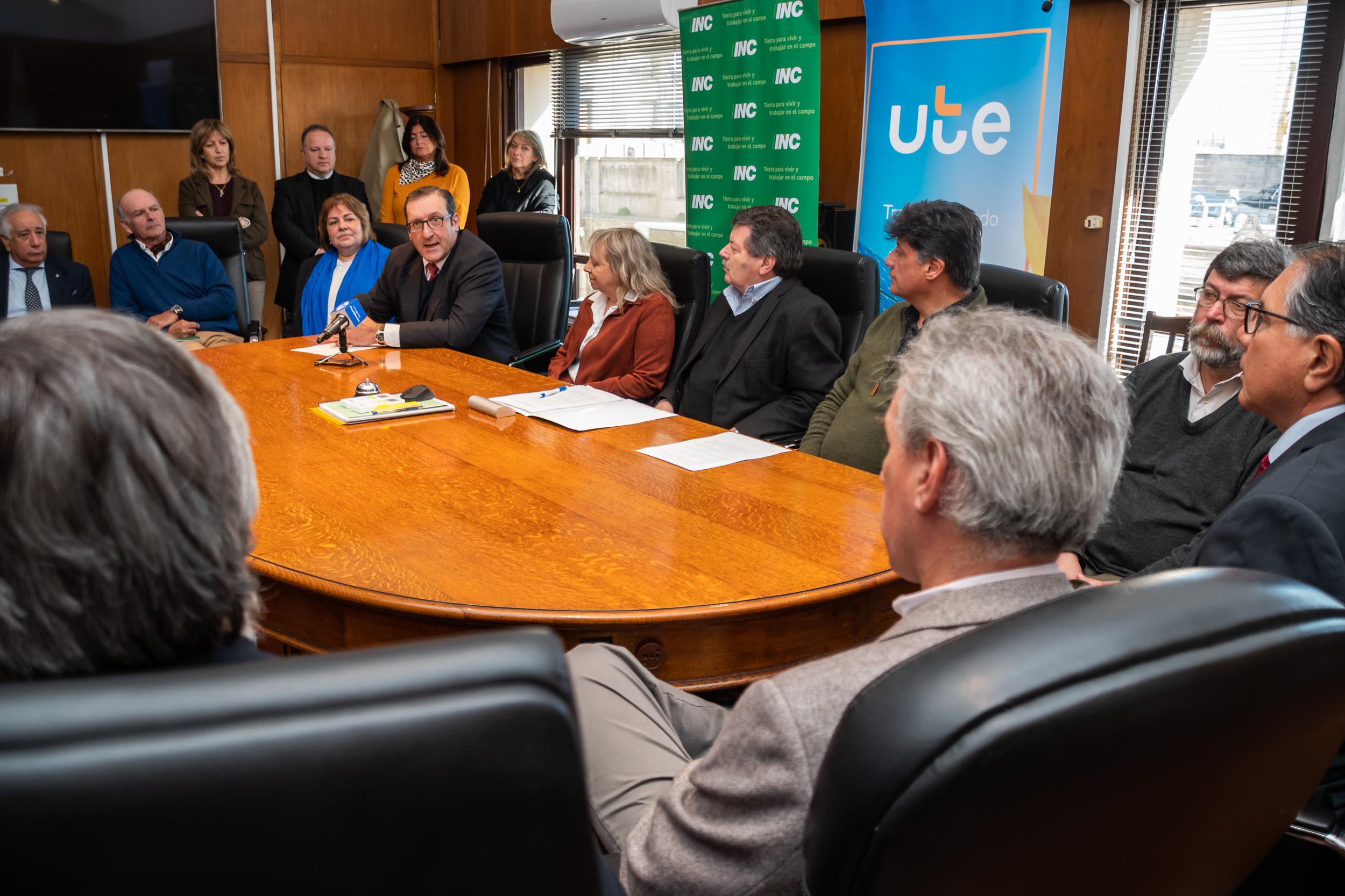 Firma de Convenio entre UTE e INC