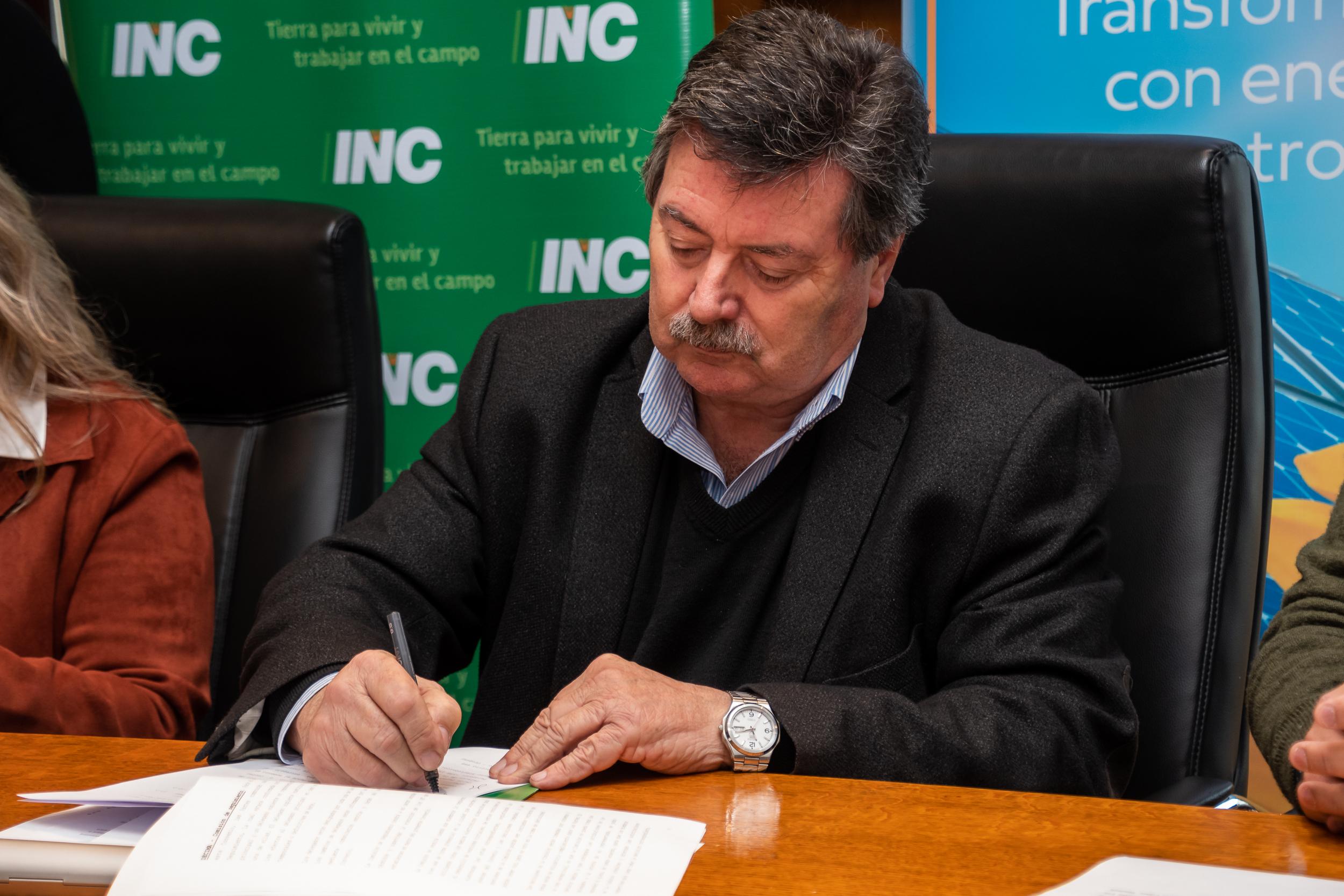Firma de Convenio entre UTE e INC