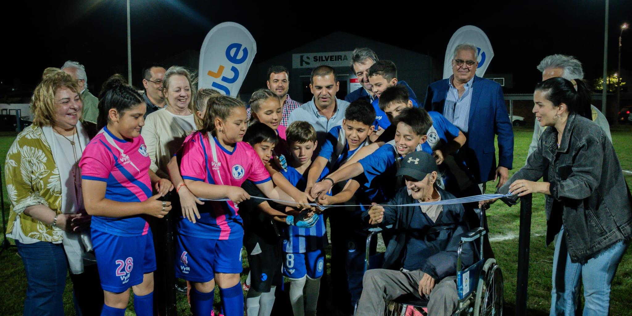 Club Continental de Melo se sumó a la iluminación eficiente de canchas deportivas