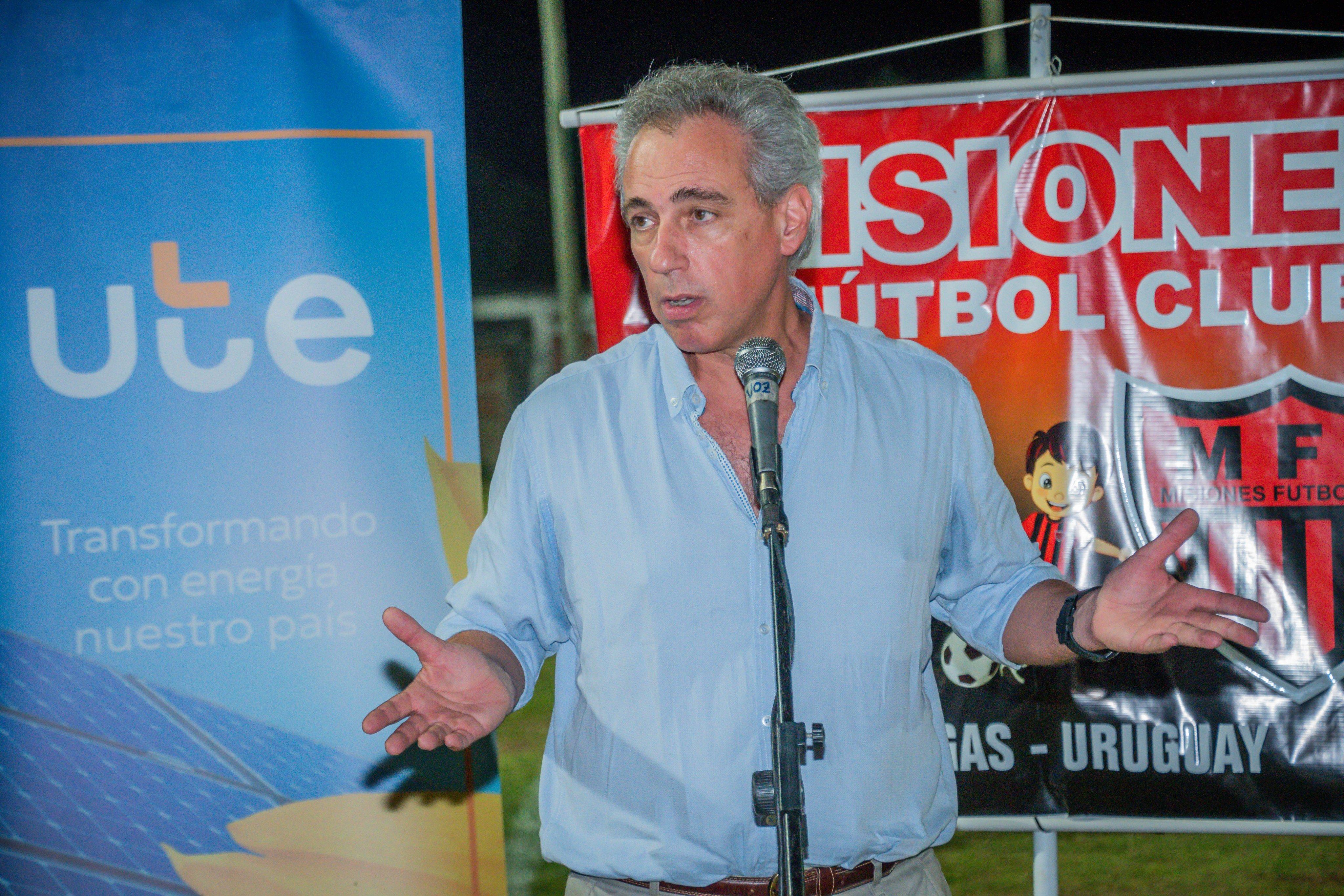 Inauguración de la red lumínica de la cancha de Misiones F.C. del departamento de Artigas