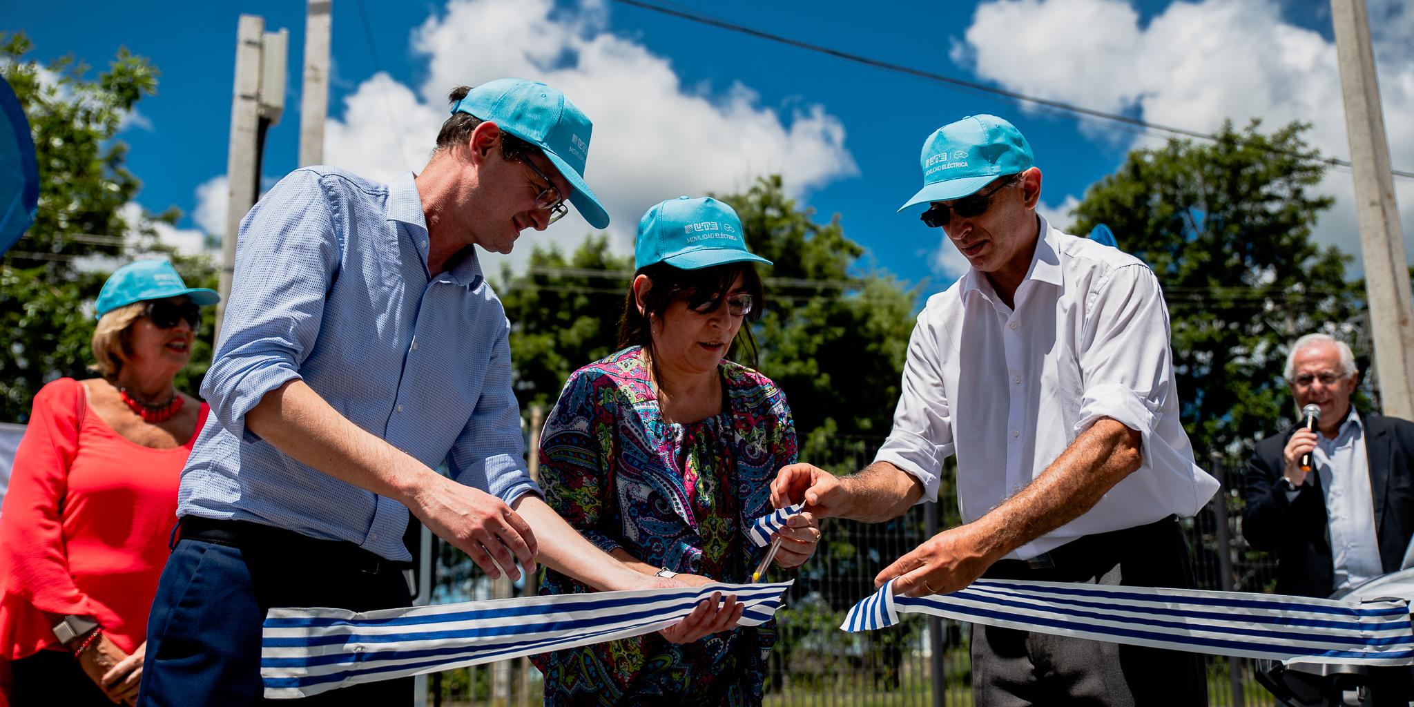 Ministro Guillermo Moncecchi, directora de UTEC Daniela González de Medina y presidente de UTE Gonzalo Casaravilla