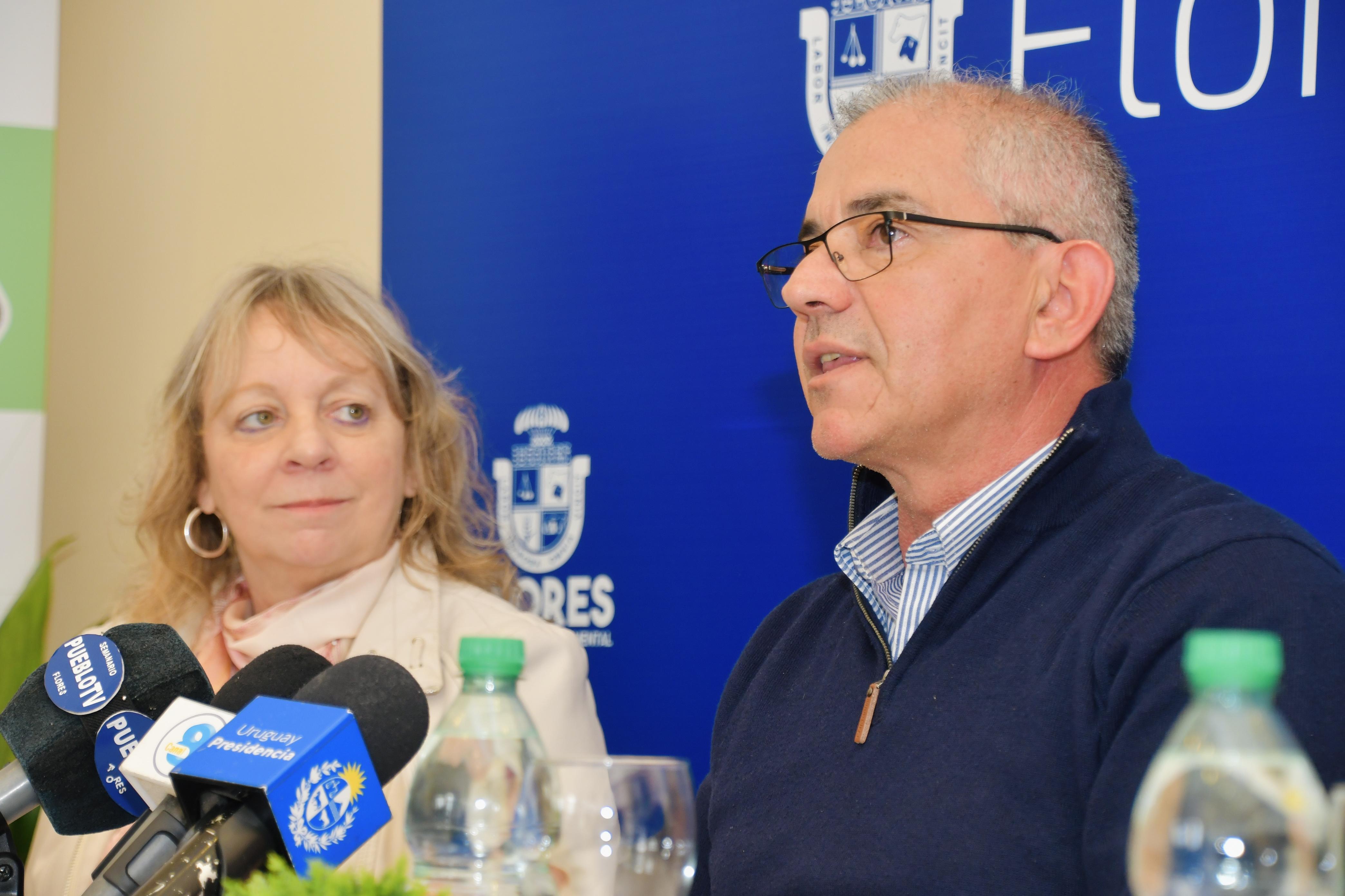 Silvia Emaldi y el intendente de Flores Fernando Echeverría