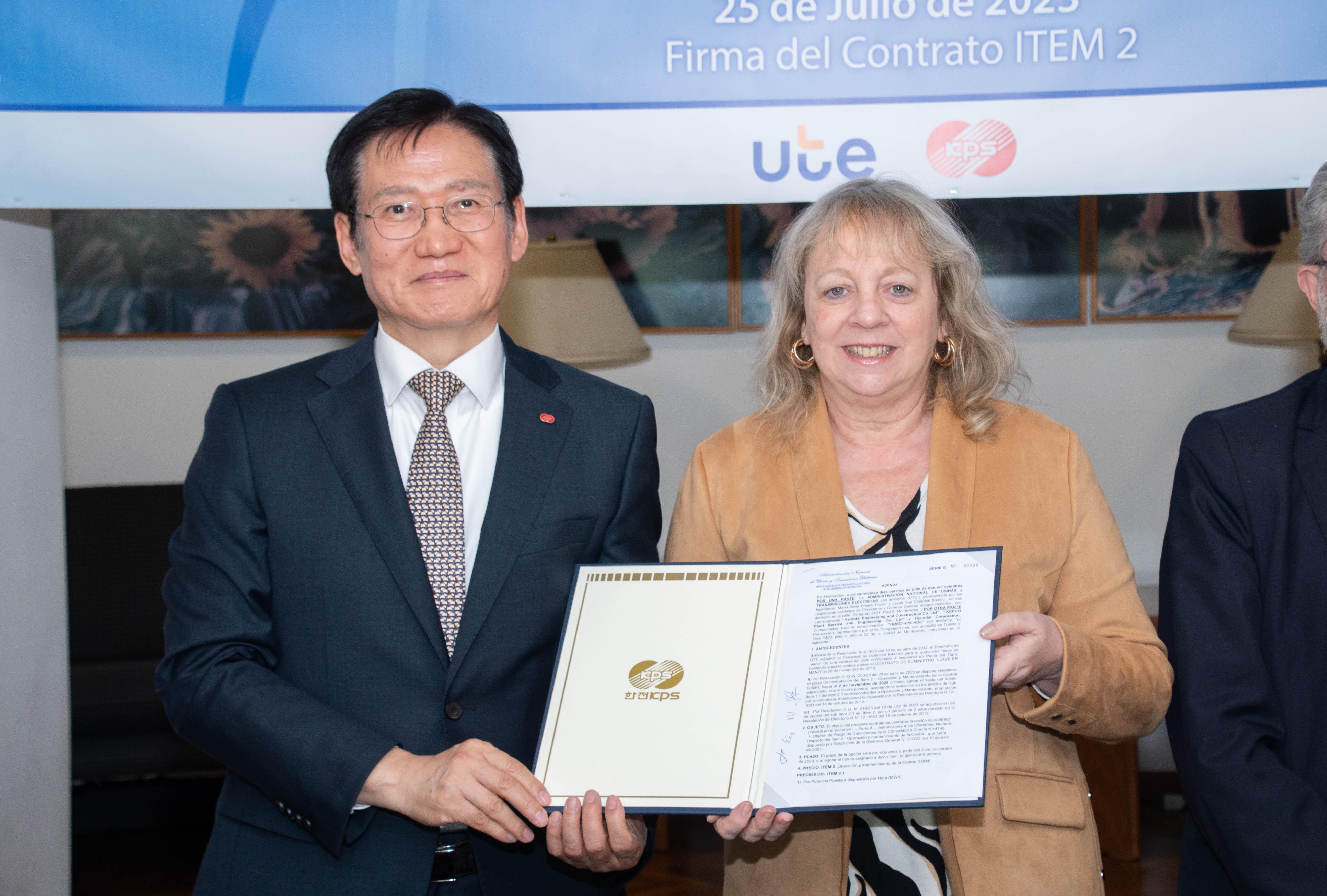 Silvia Emaldi presidenta de UTE y presidente de KEPCO KPS Kim Homg-Youn