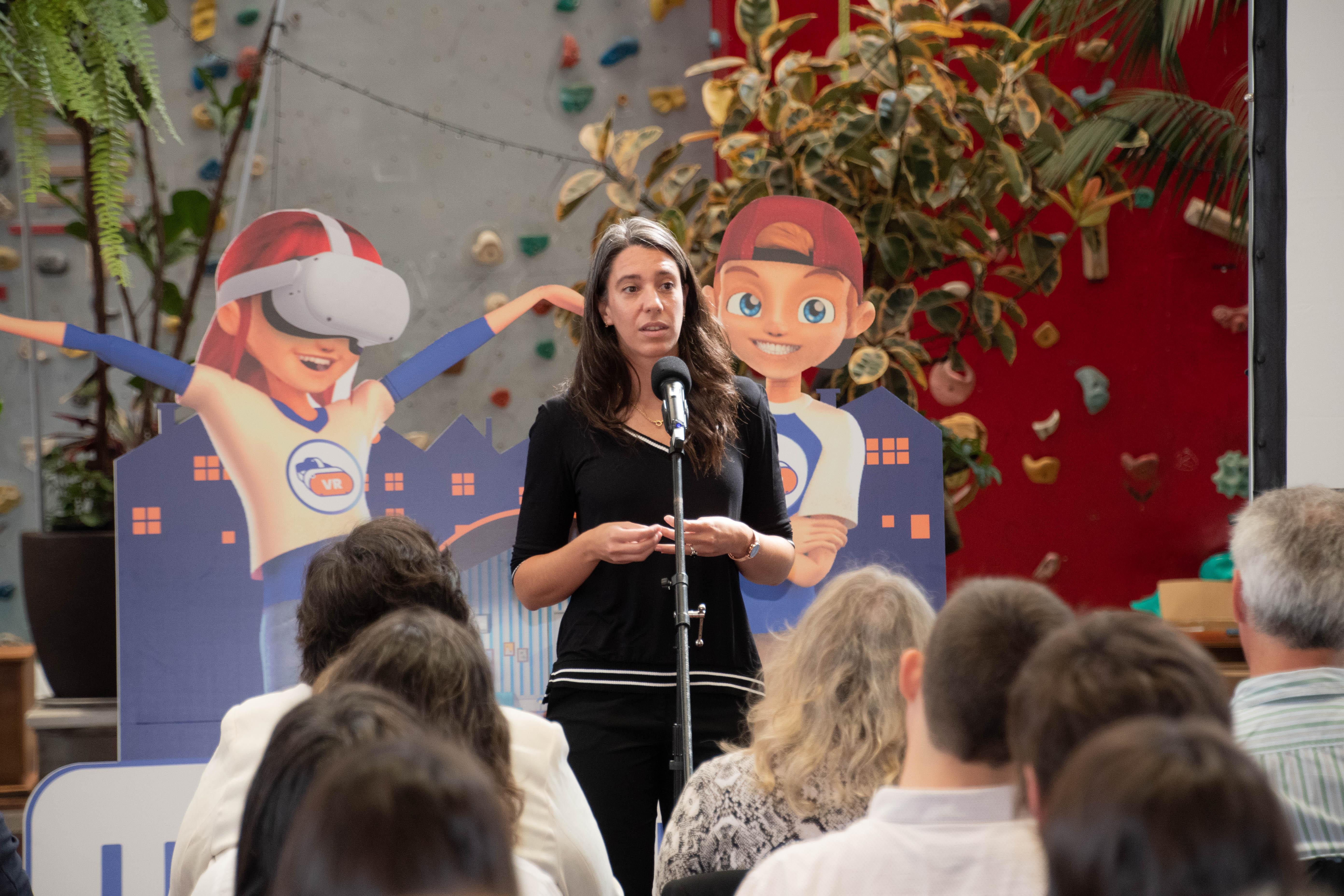 Carolina Mena  en el Lanzamiento de Programas Educativos de UTE