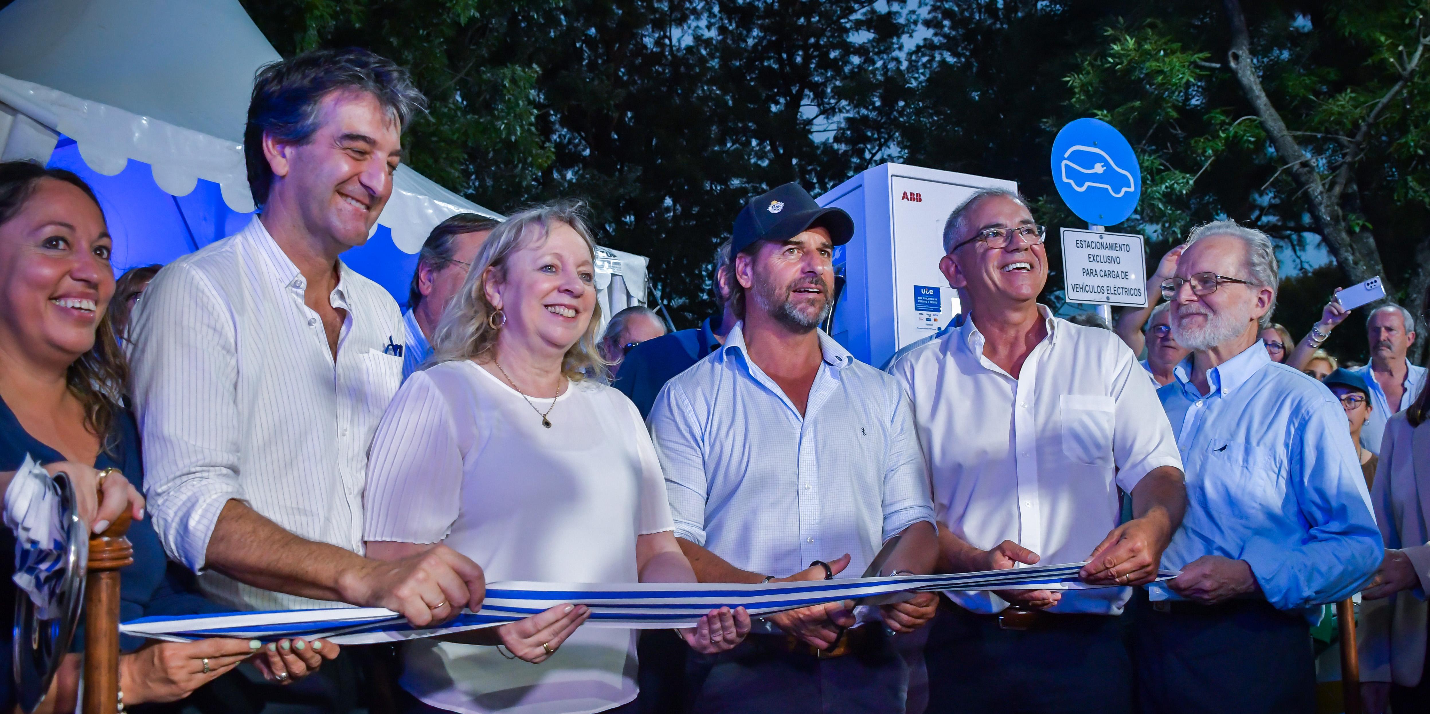 Ruta Eléctrica Nacional y punto de carga 300 inaugurado en Trinidad