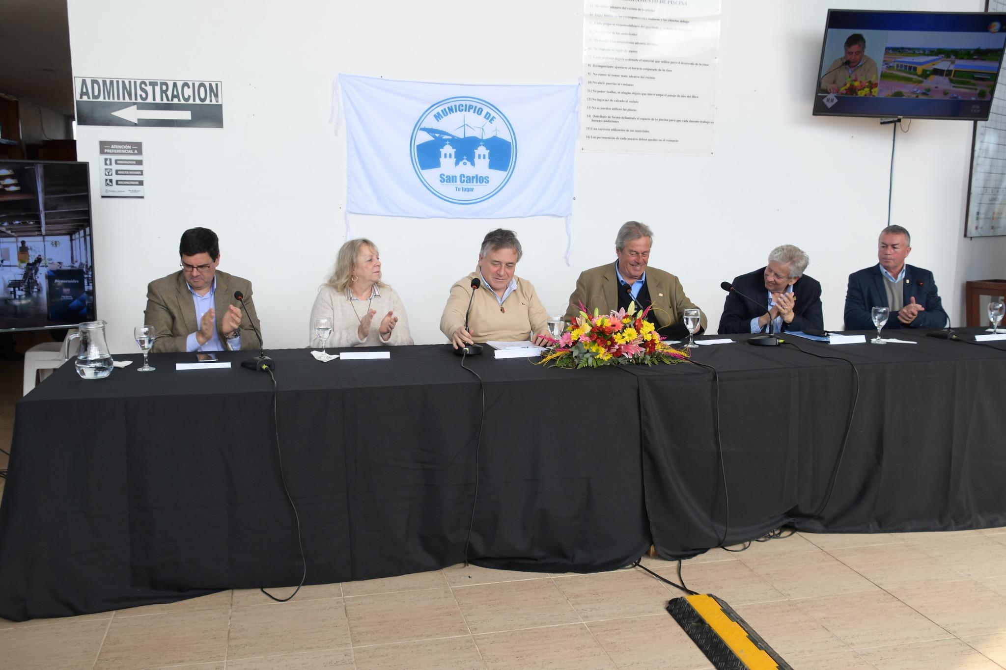 La intendencia de Maldonado inauguró la puesta en marcha de 10 Plantas Fotovoltaicas en el departamento y la instalación de tres Bombas de Calor en el Centro Deportivo Municipal Carolino (CEDEMCAR).