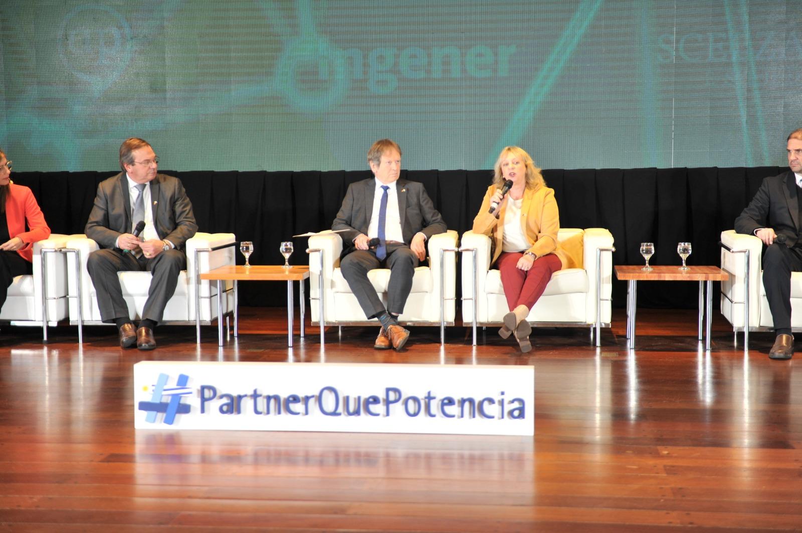 Emaldi exponiendo en Foro sobre Hidrógeno Verde