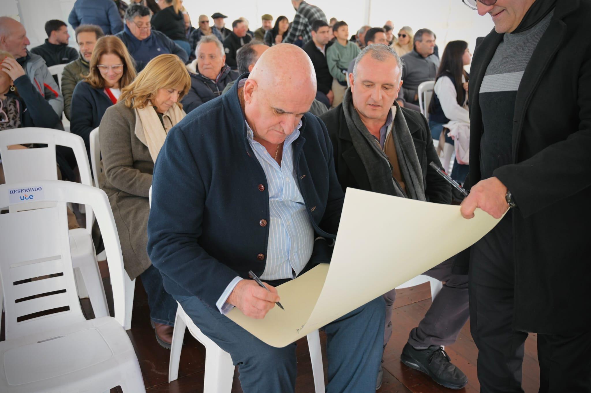 21 familias de la localidad de Molles de Aiguá accedieron a la energía eléctrica