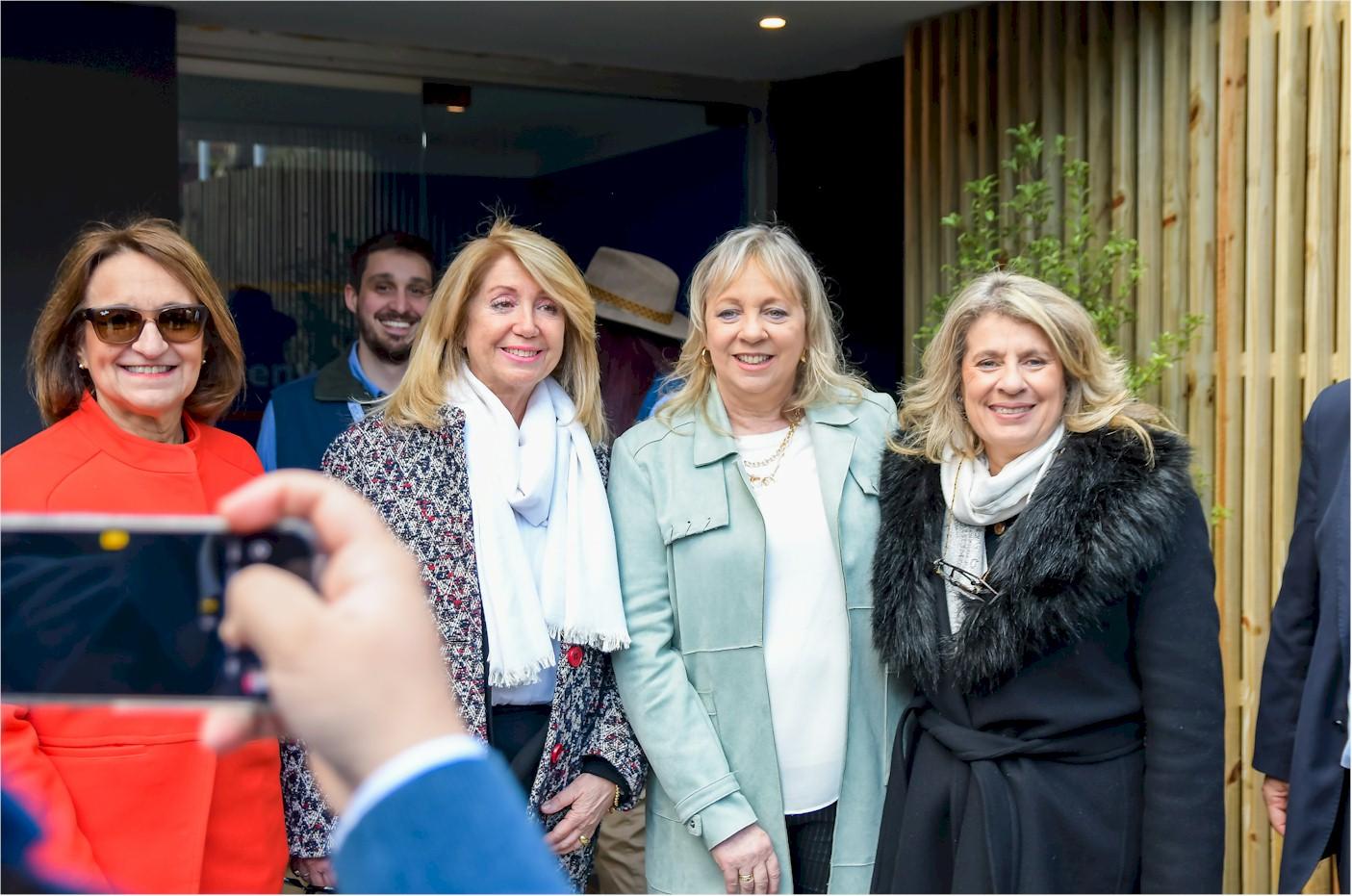 Presidenta de UTE en la inauguración del Stand Oficial de la empresa