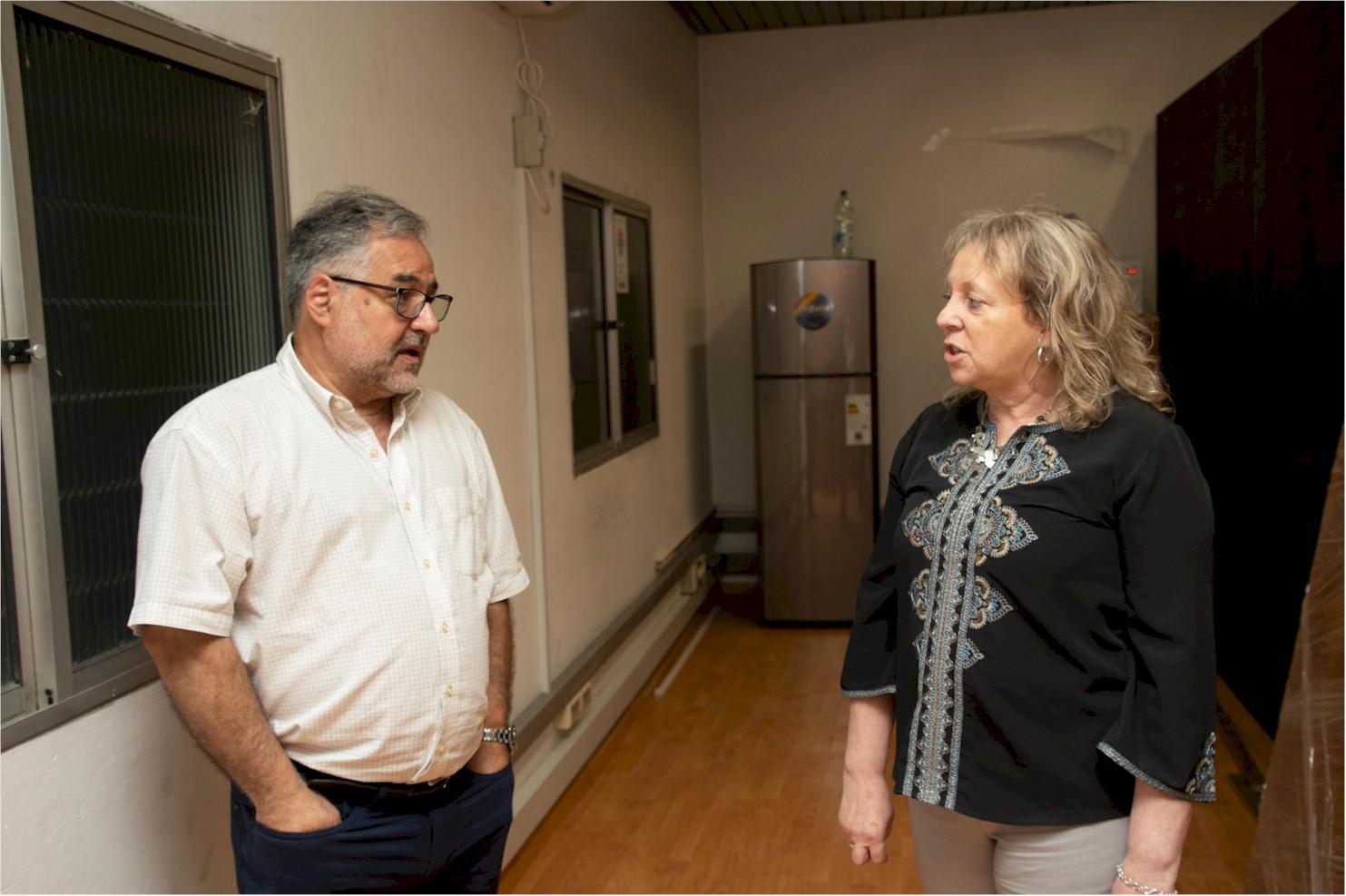 Silvia Emaldi junto a Gustavo Picos visita el nuevo local