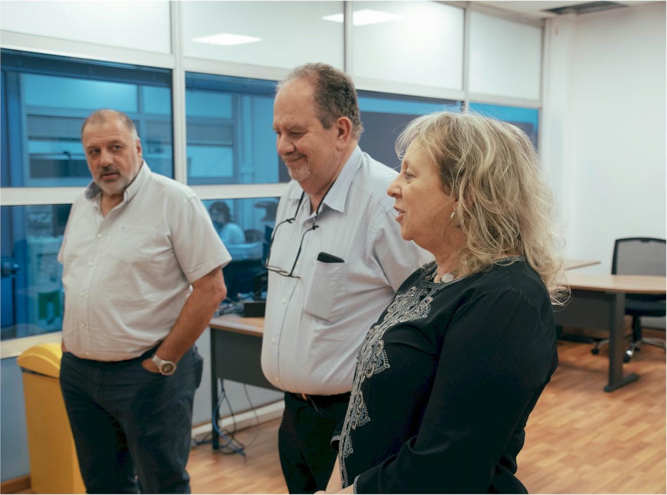 Silvia Emaldi junto a Hugo Volpe y Tomás Di Lavello en el nuevo local