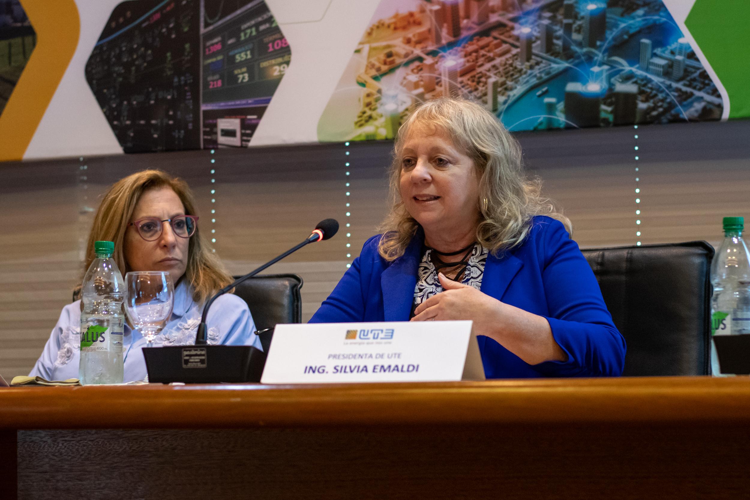 Silvia Emaldi presidenta de UTE y Mónica Bottero directora del Instituto Nacional de la Mujeres del MIDES 